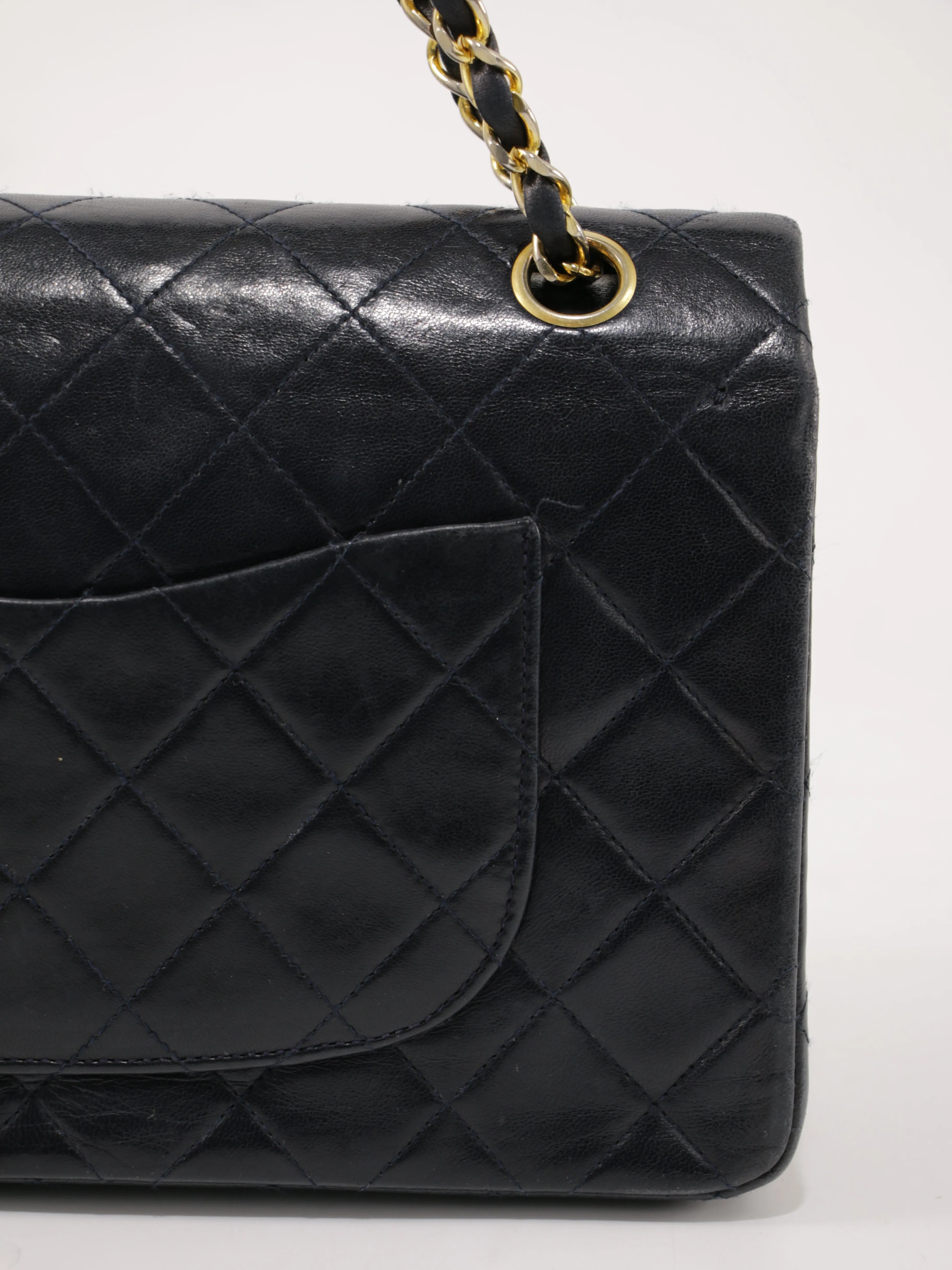 Medium Classic Flap