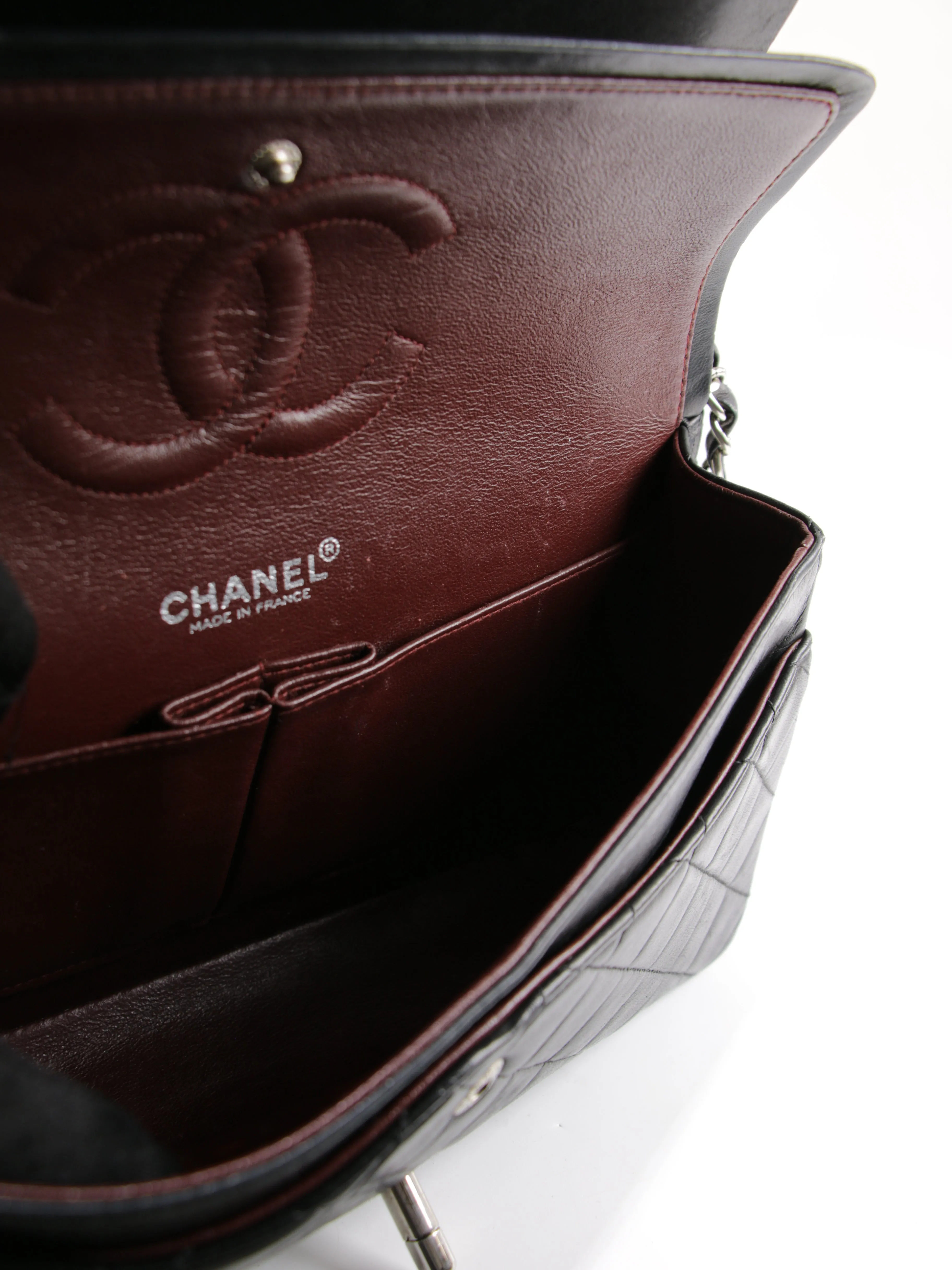 Medium Classic Flap