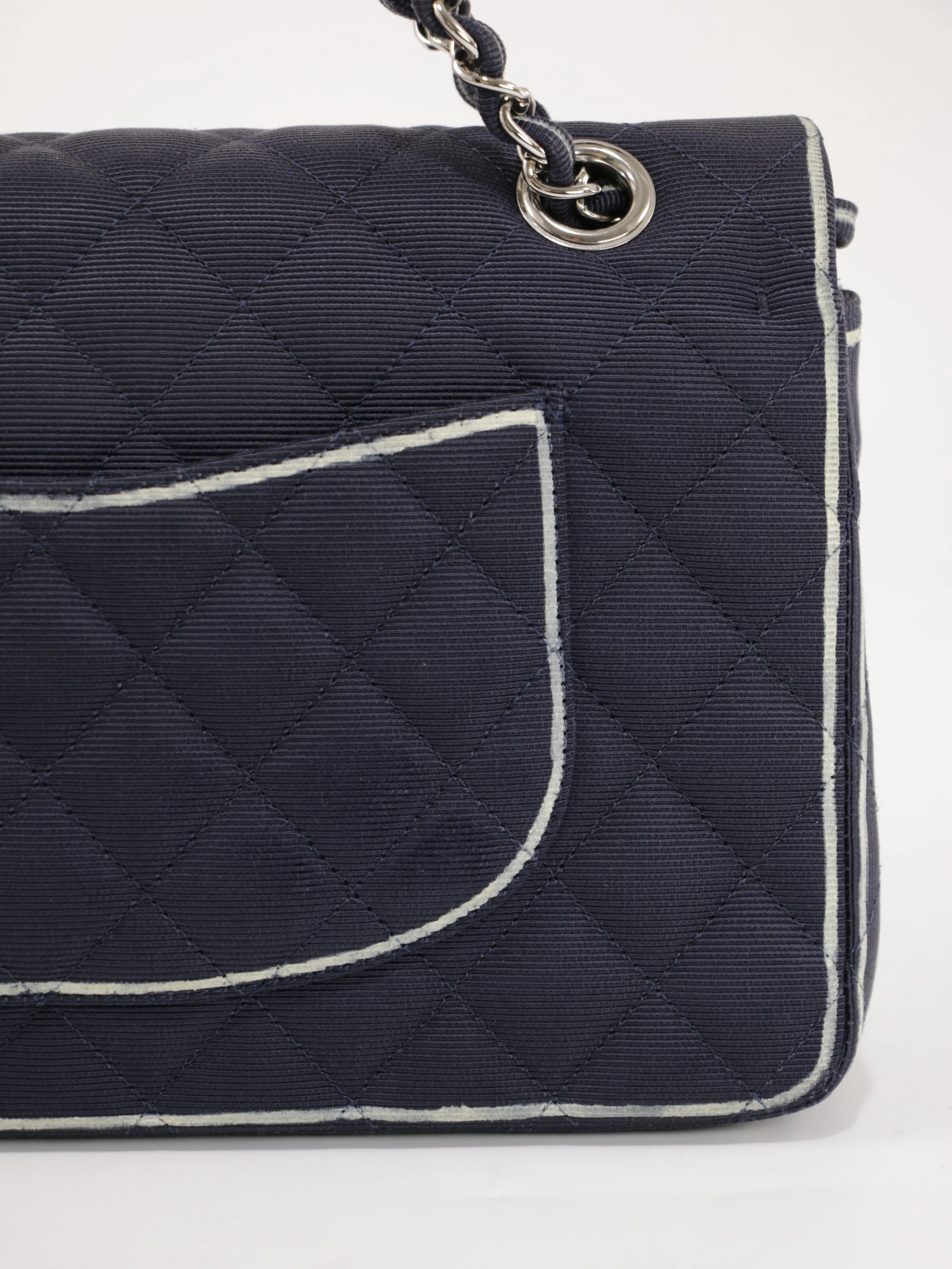Medium Classic Flap