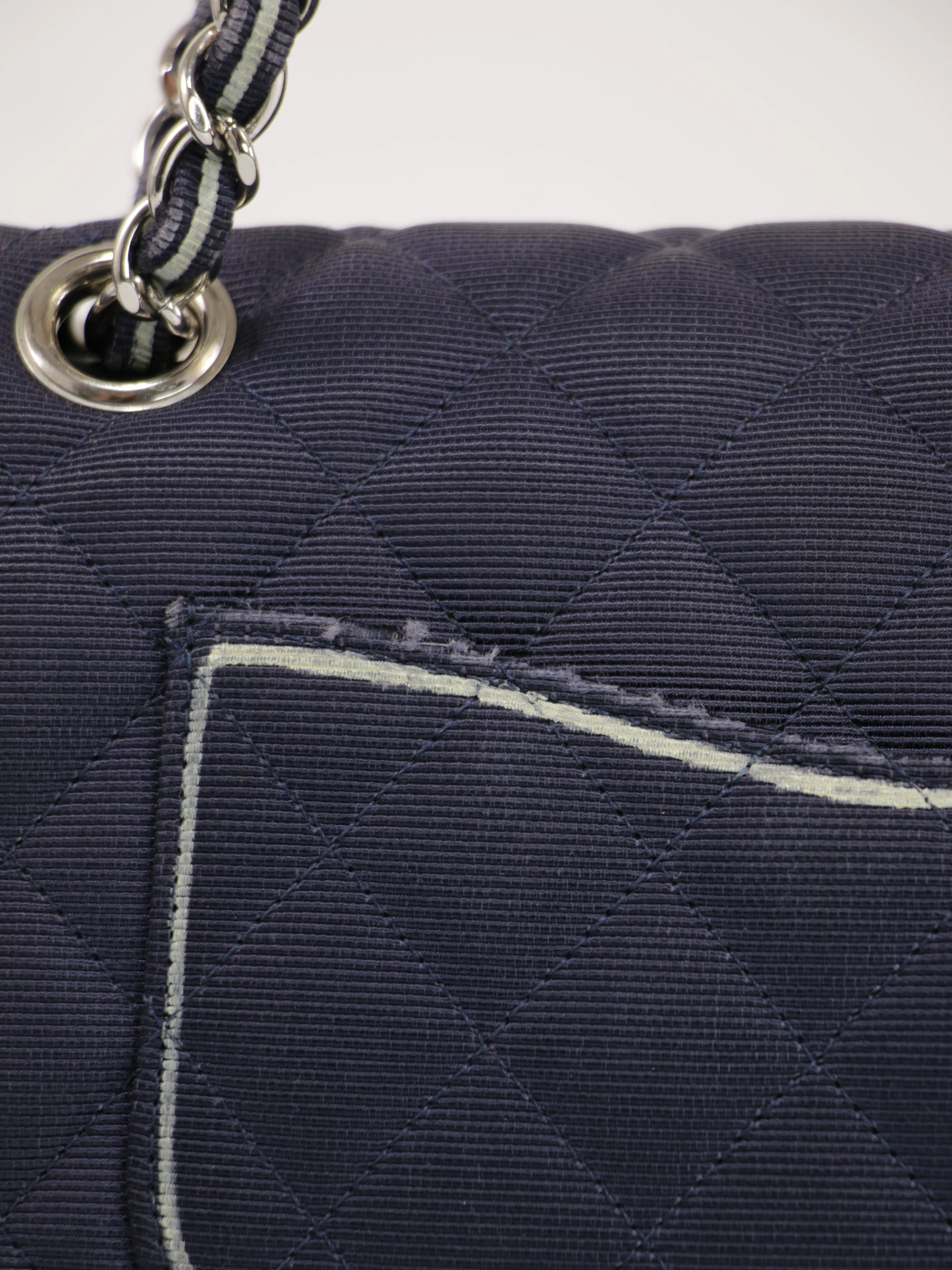 Medium Classic Flap