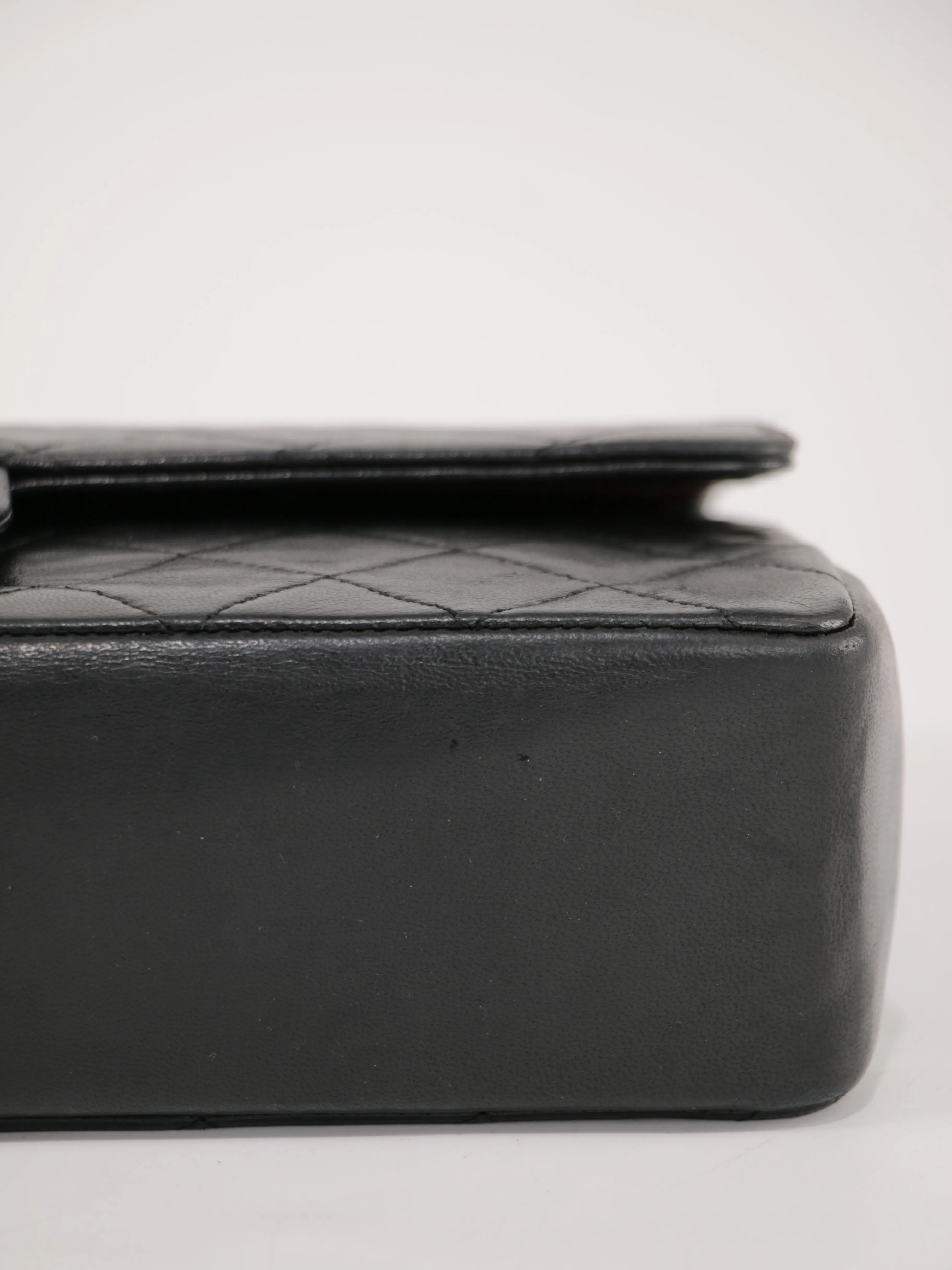 Medium Classic Flap