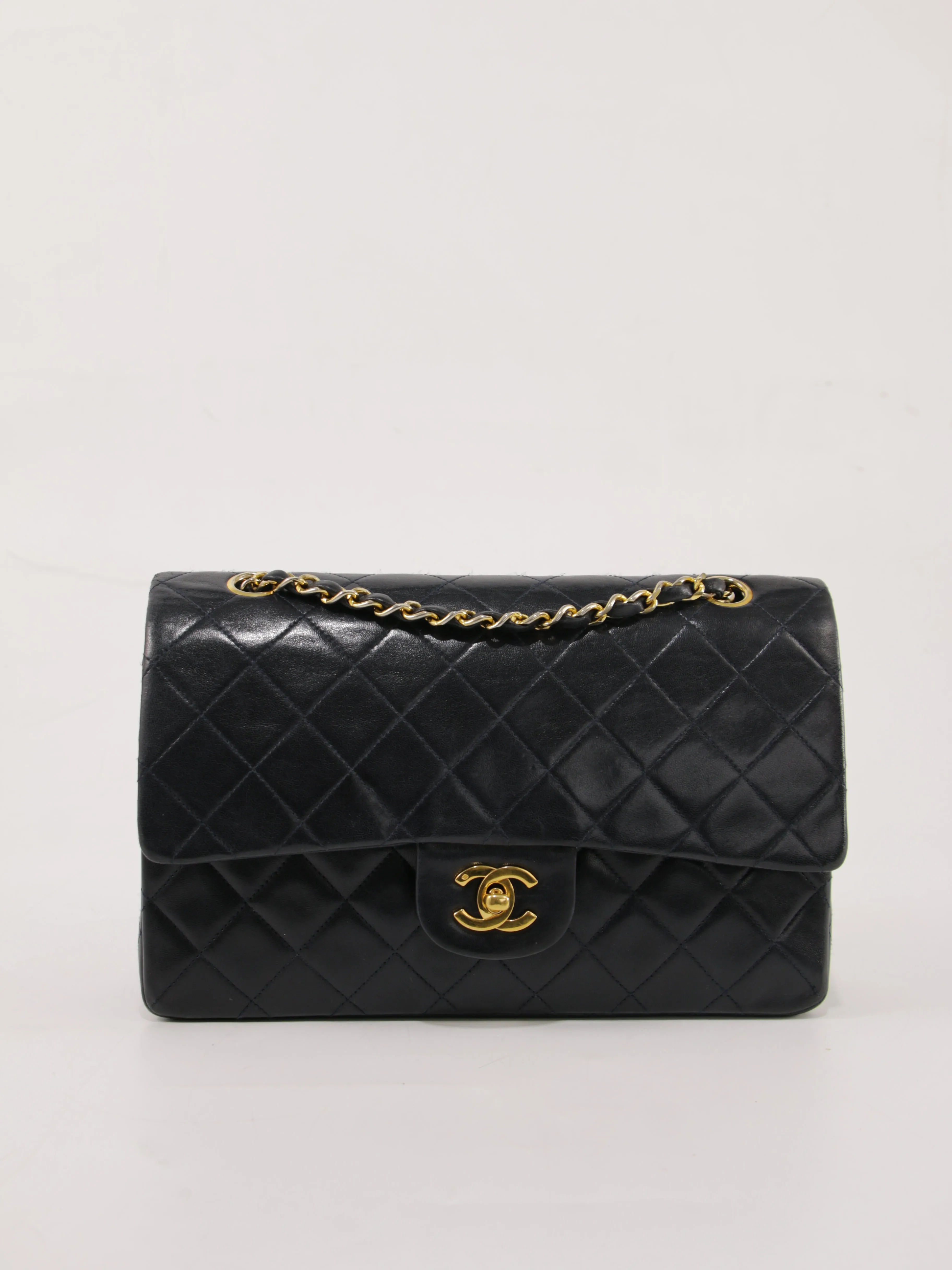 Medium Classic Flap
