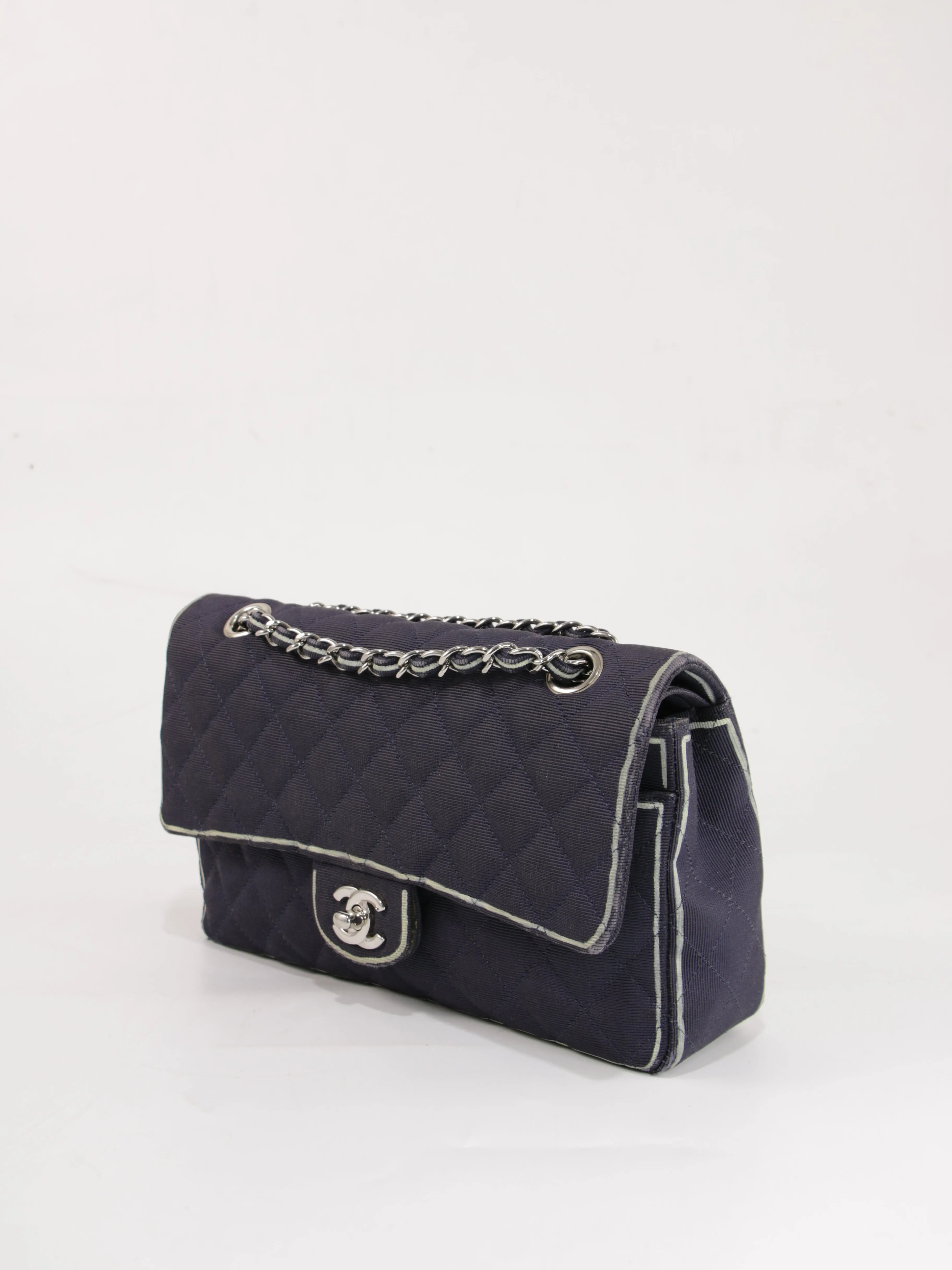 Medium Classic Flap