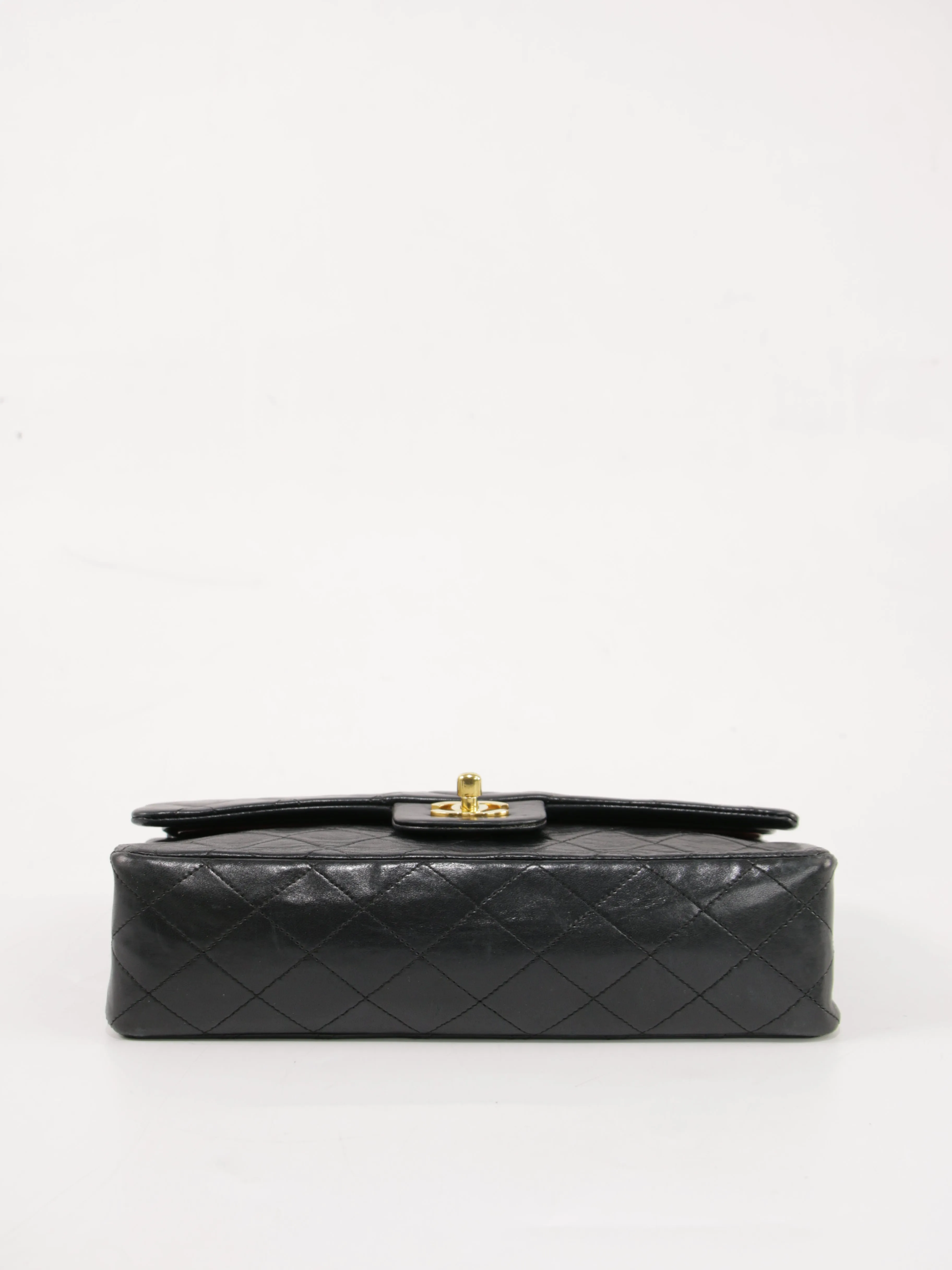 Medium Classic Flap