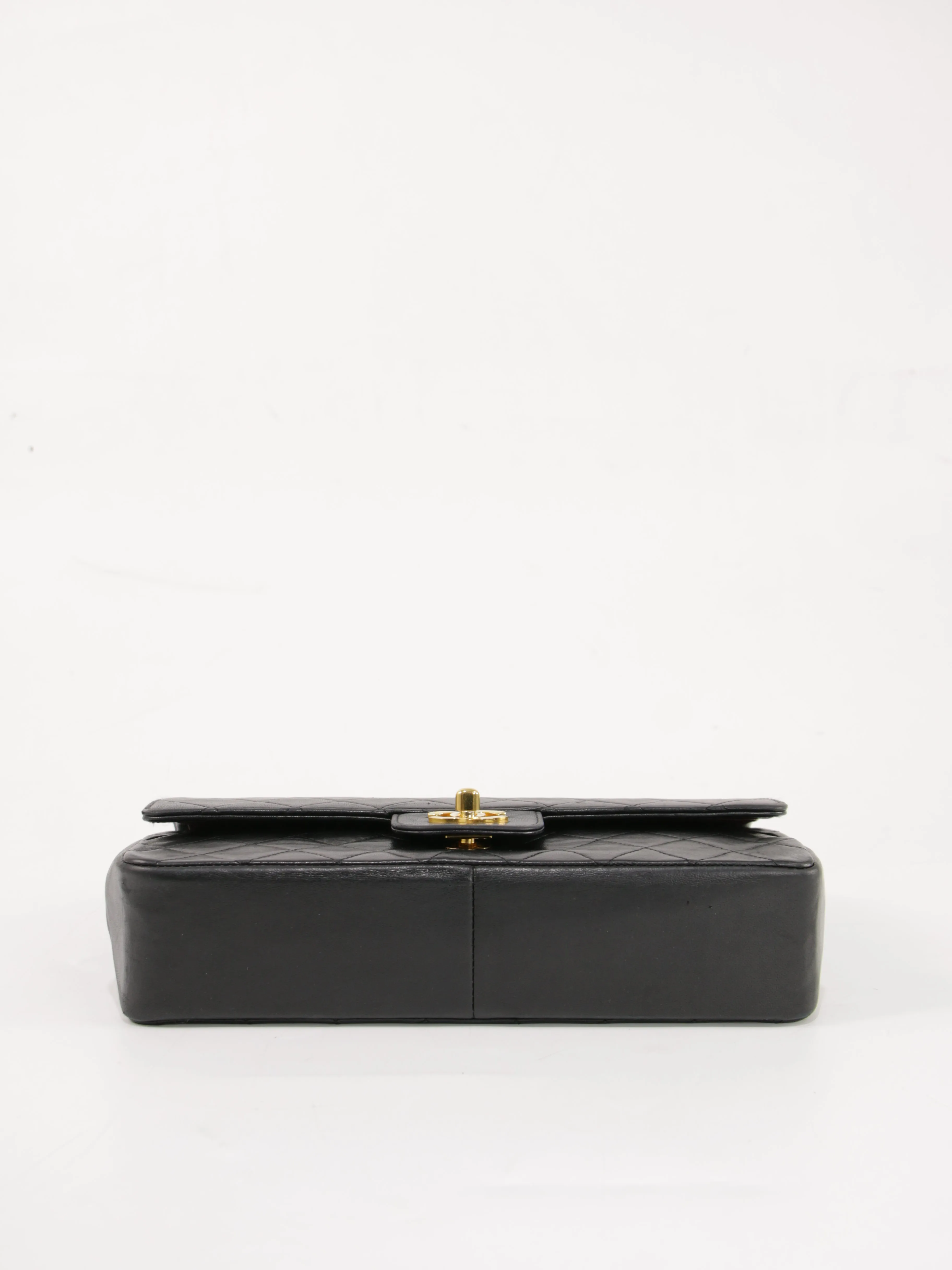 Medium Classic Flap