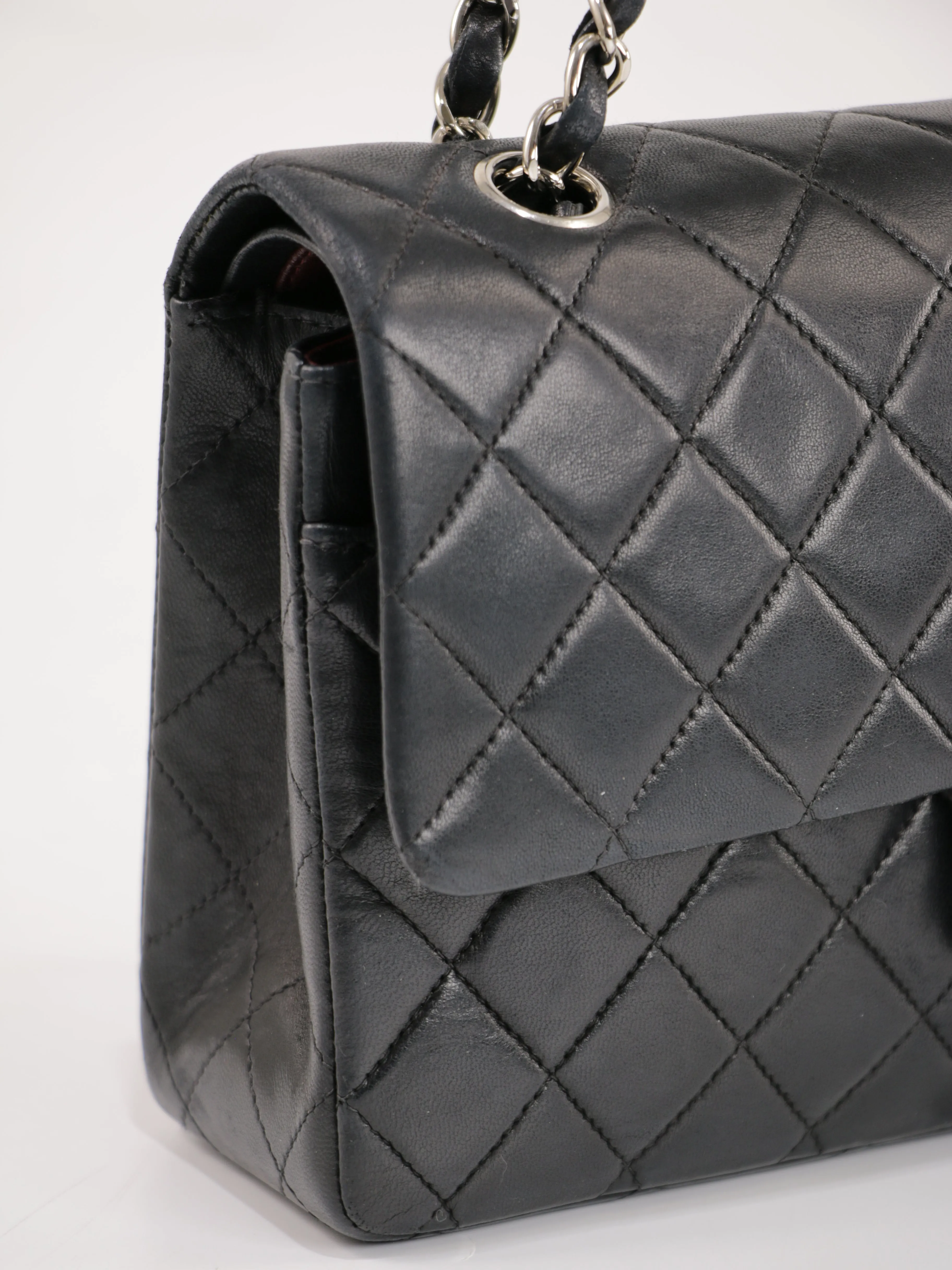 Medium Classic Flap