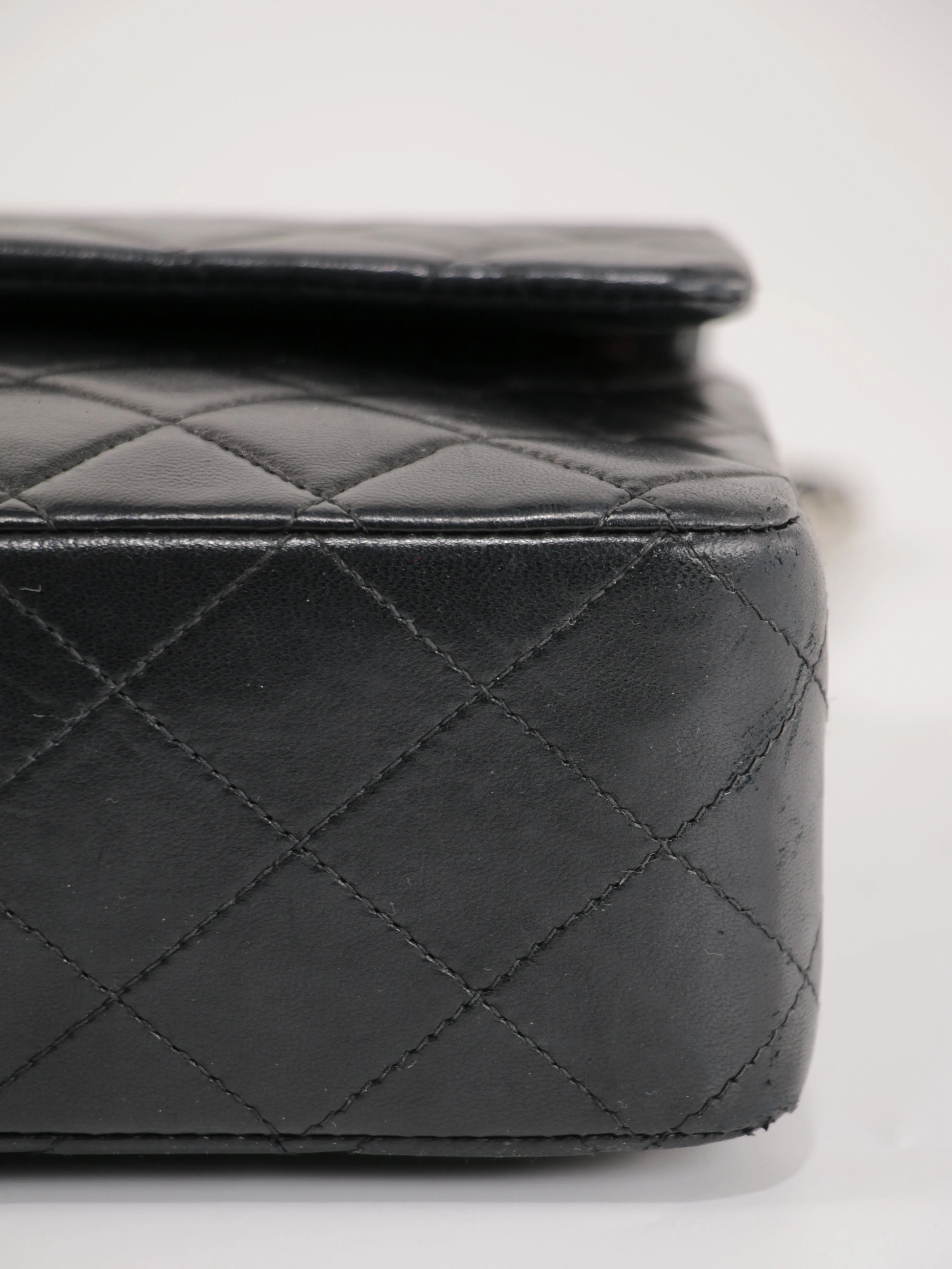 Medium Classic Flap