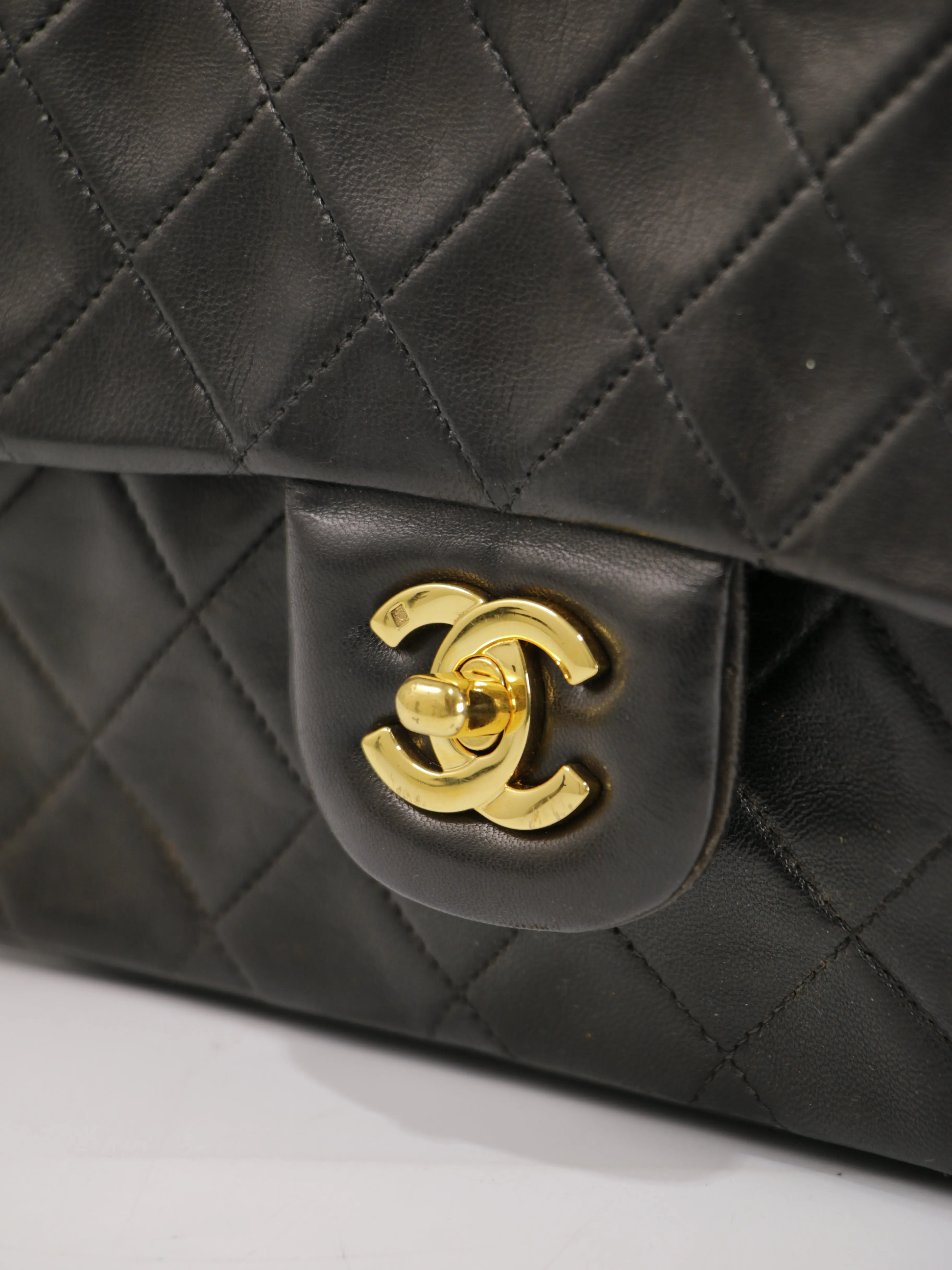 Medium Classic Flap
