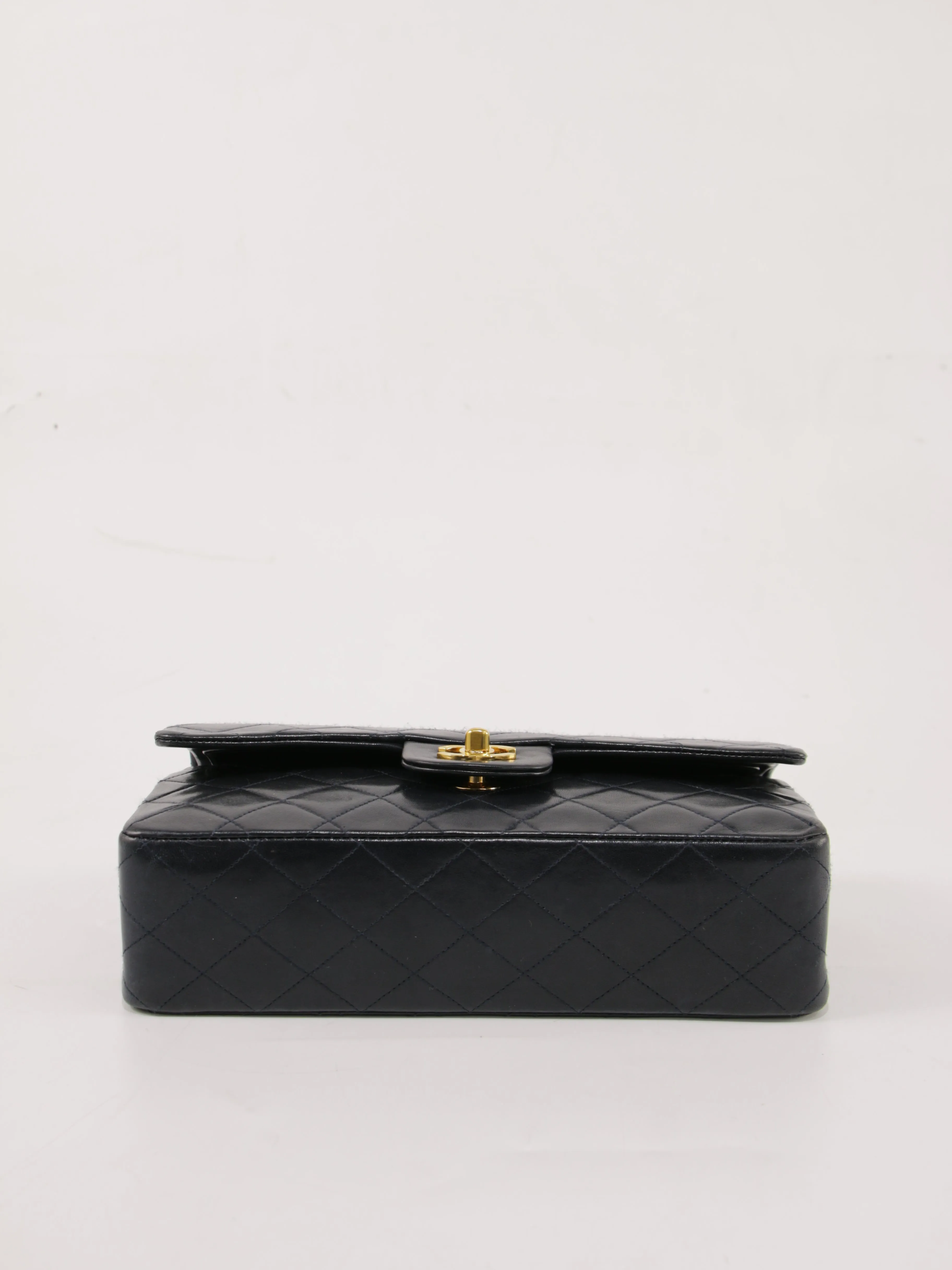 Medium Classic Flap