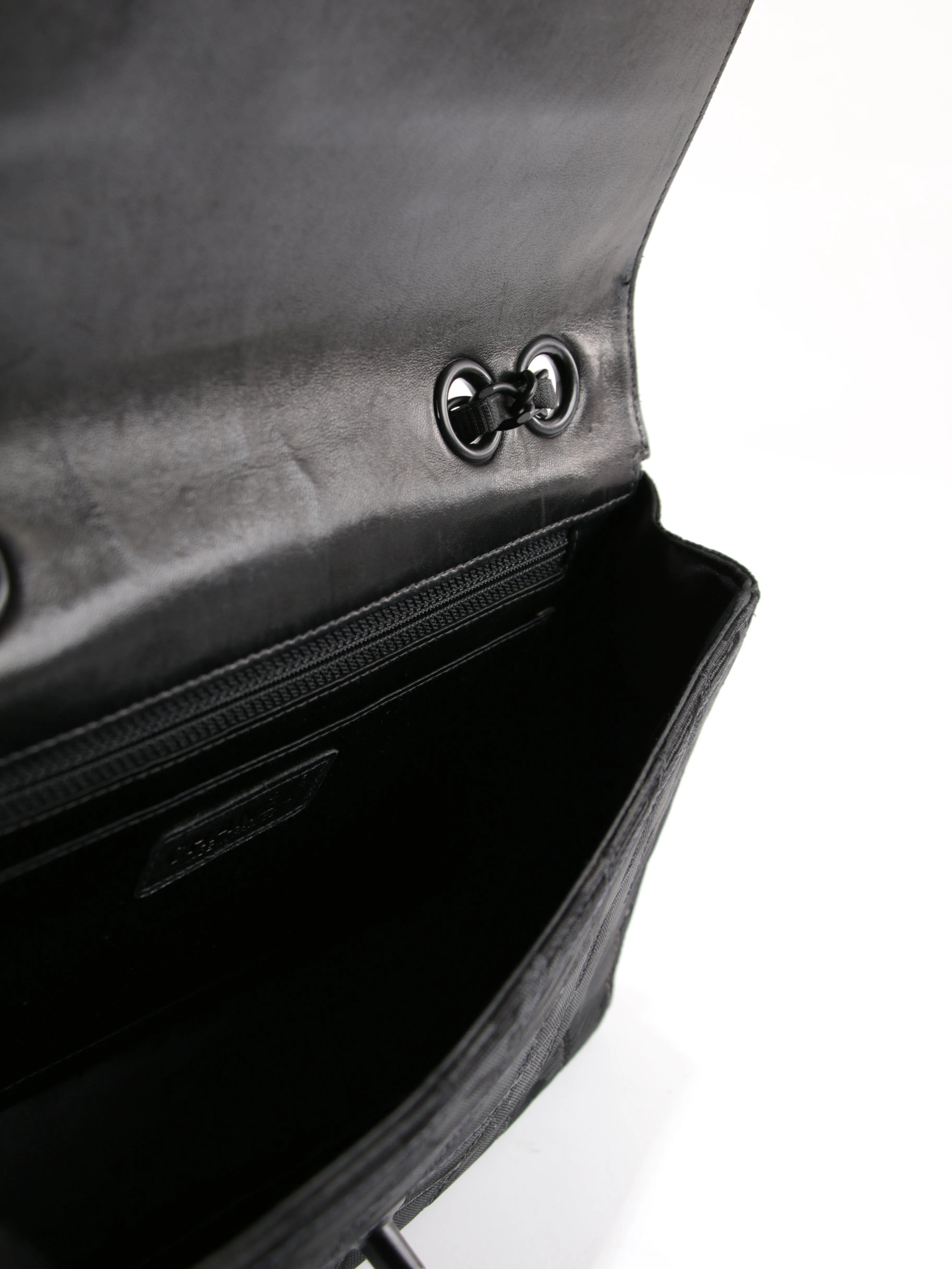 Medium Classic Flap