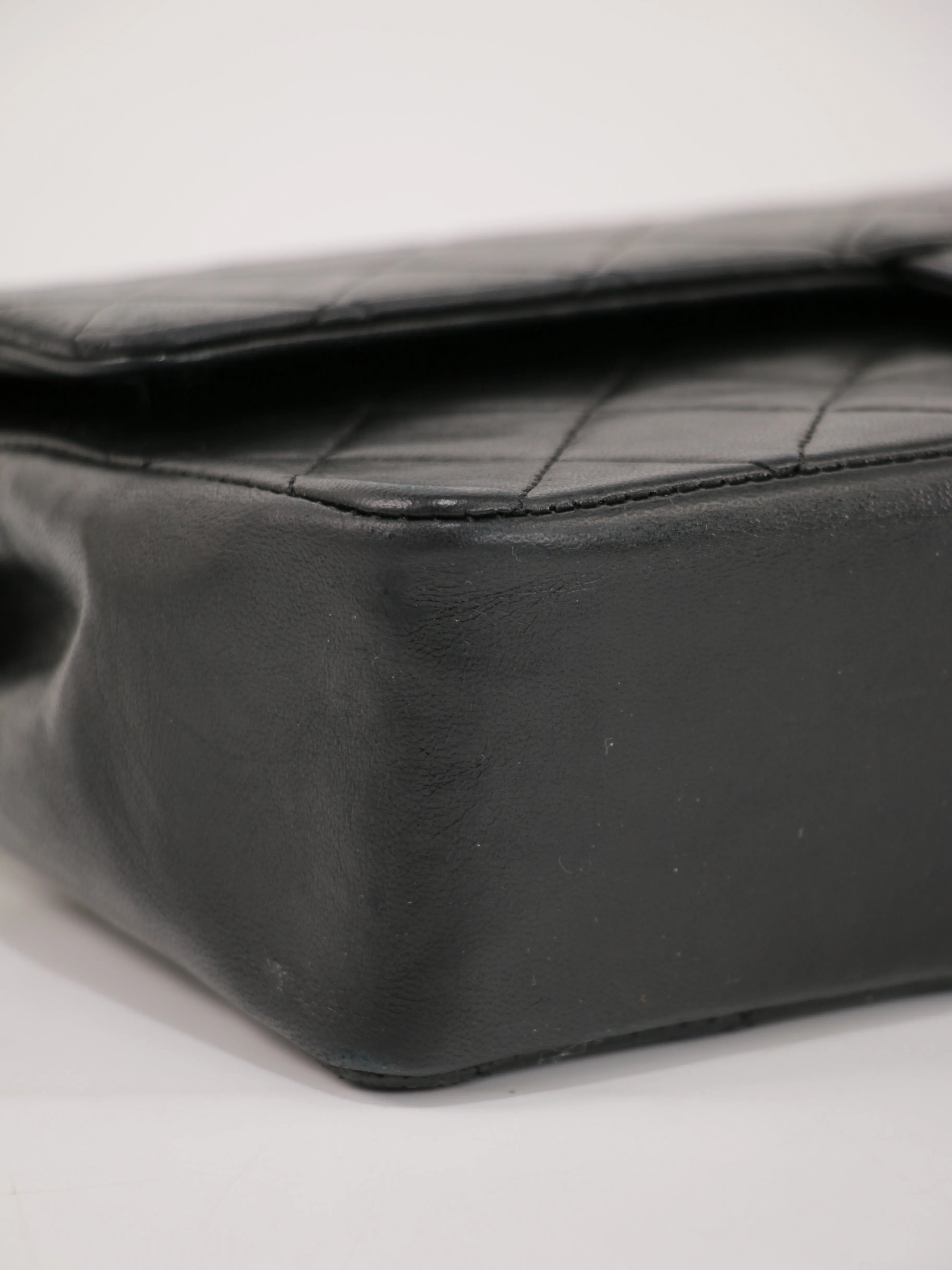 Medium Classic Flap