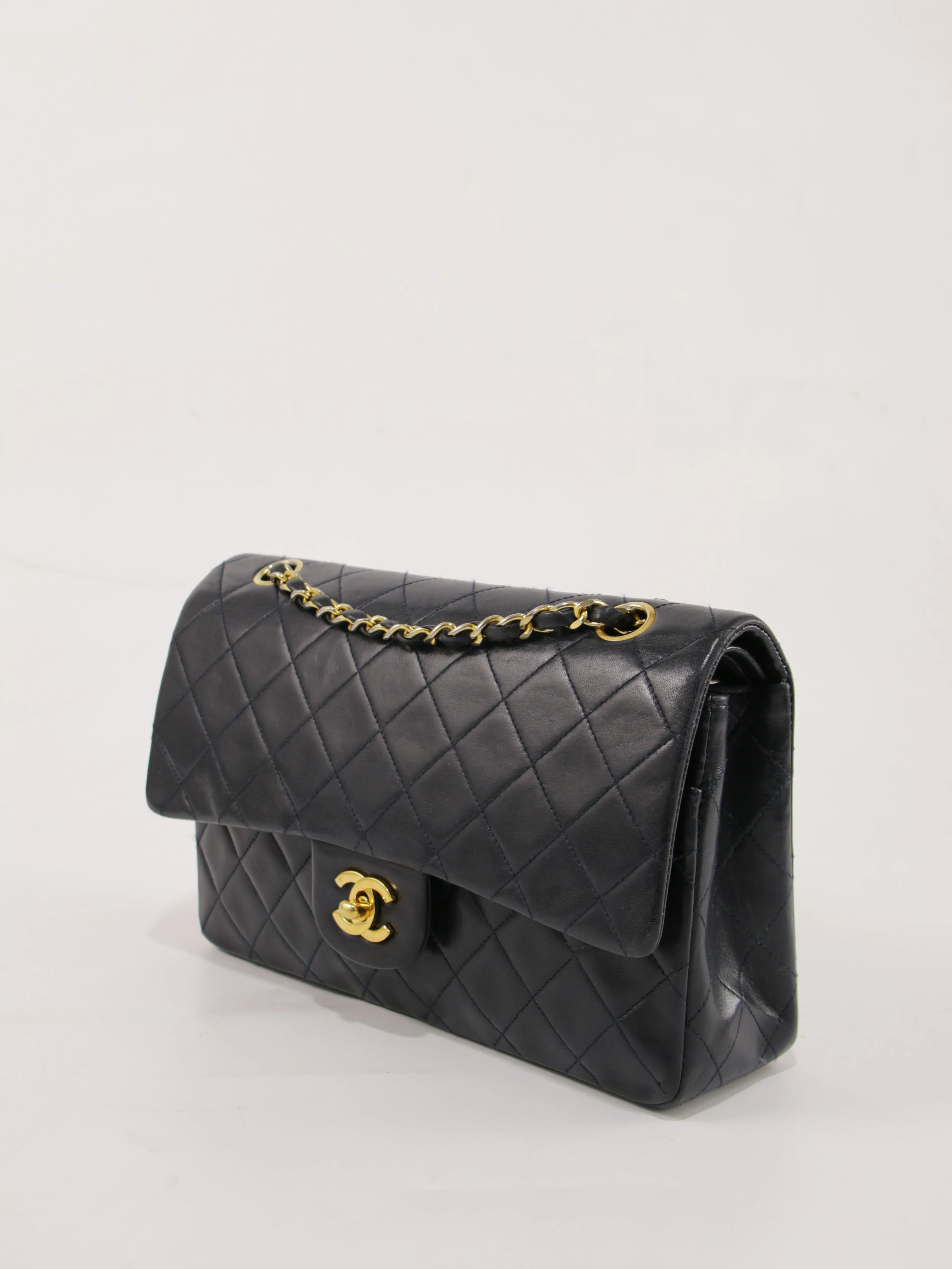 Medium Classic Flap