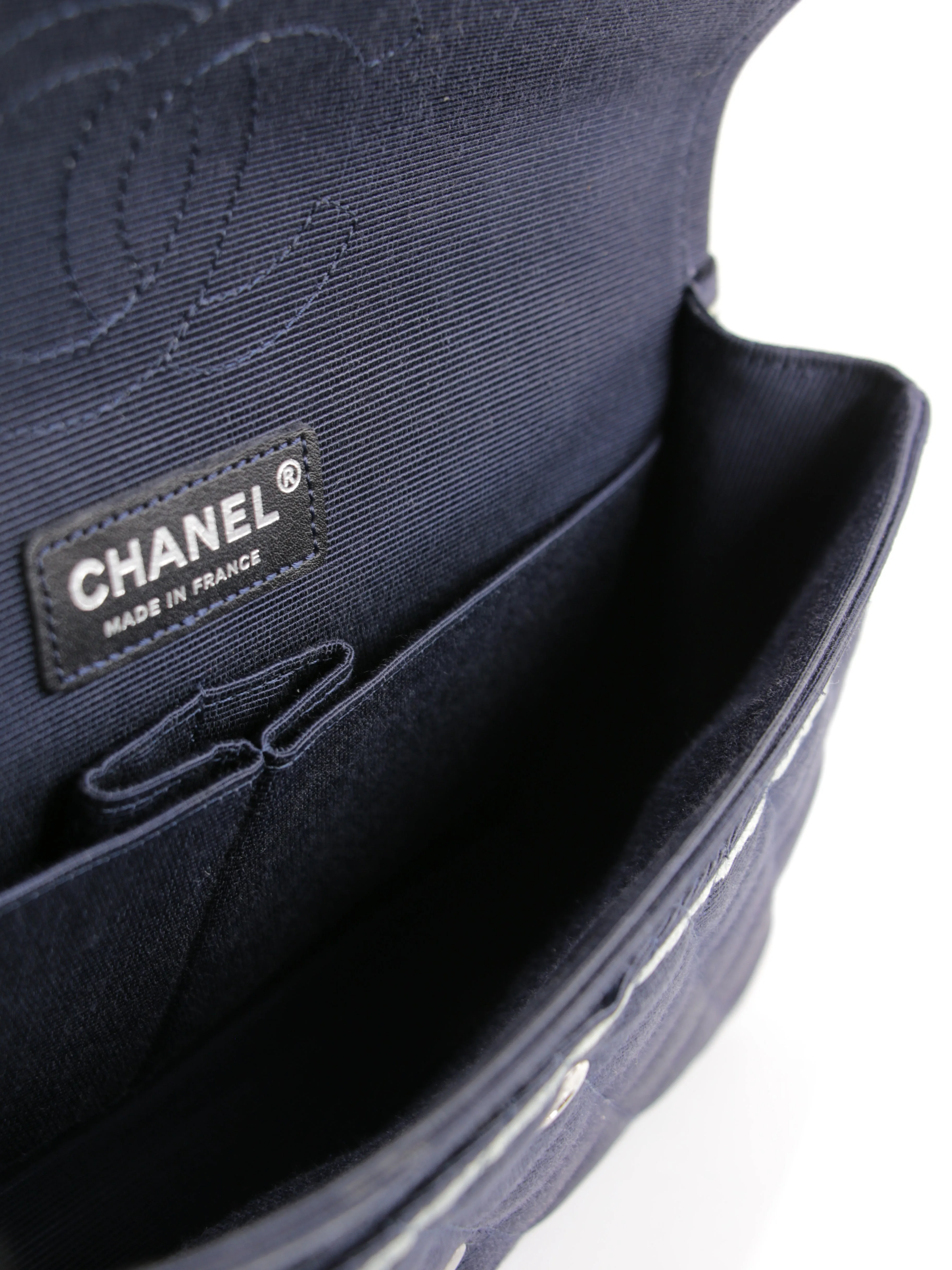 Medium Classic Flap