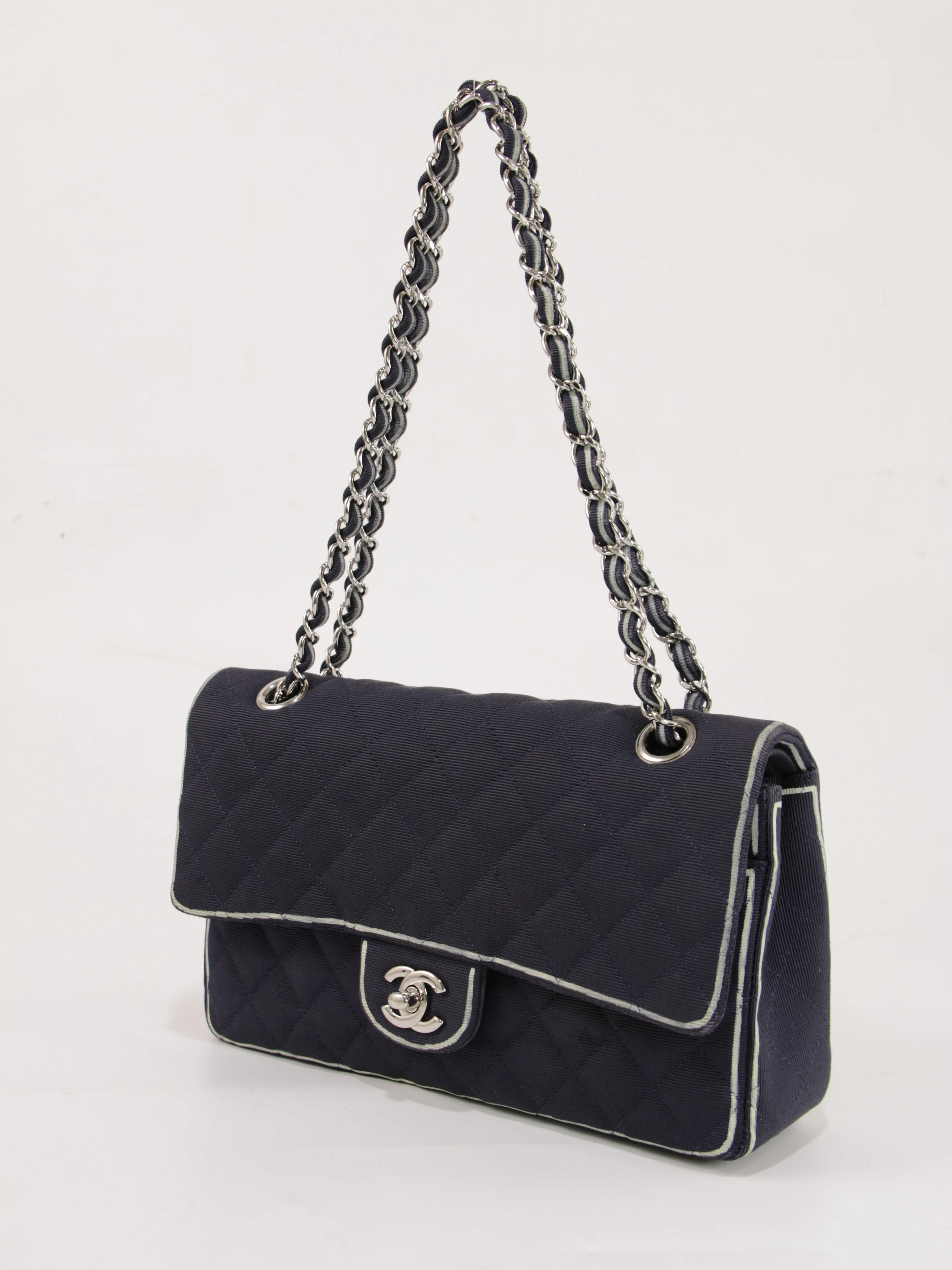 Medium Classic Flap
