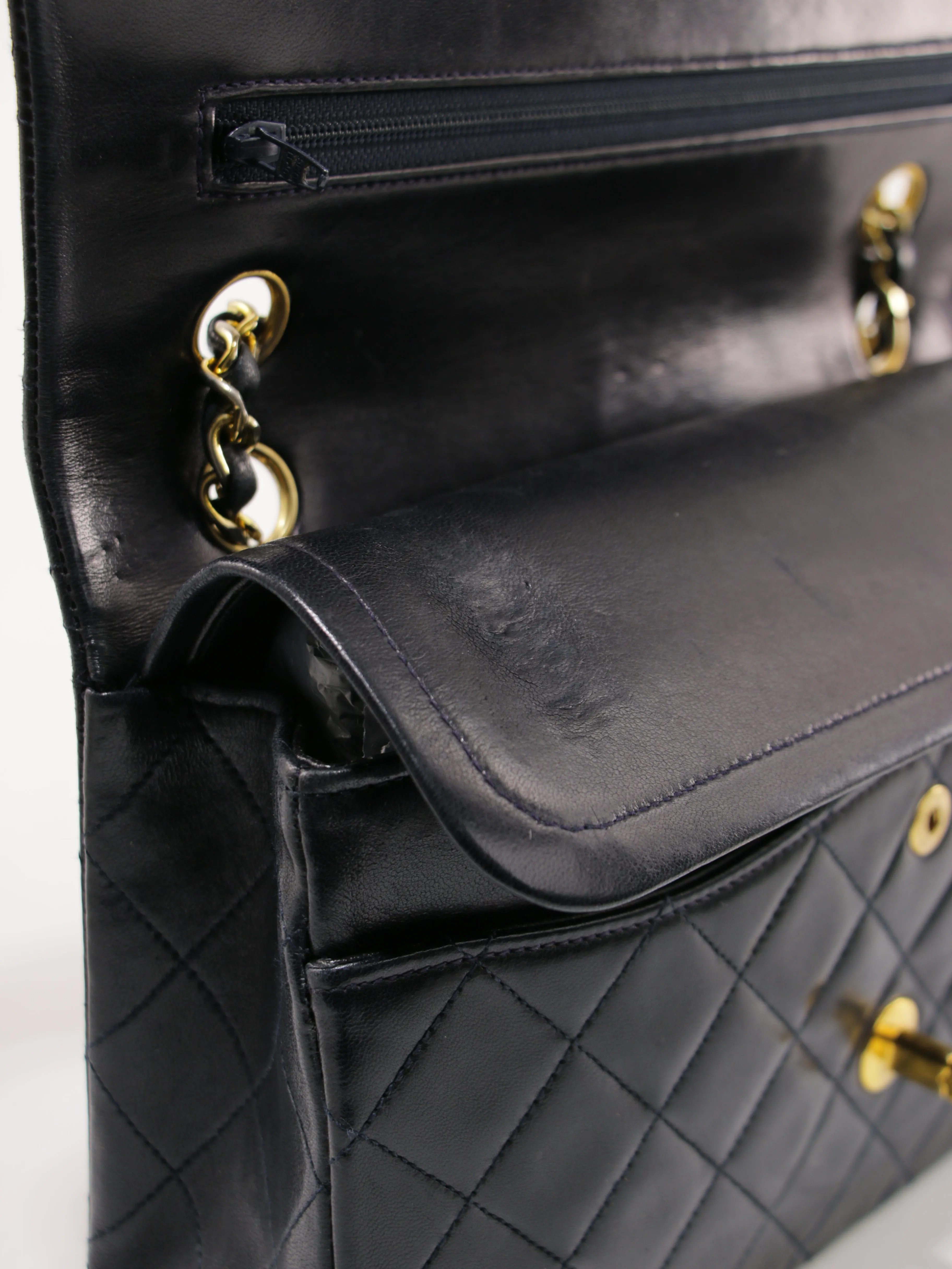 Medium Classic Flap