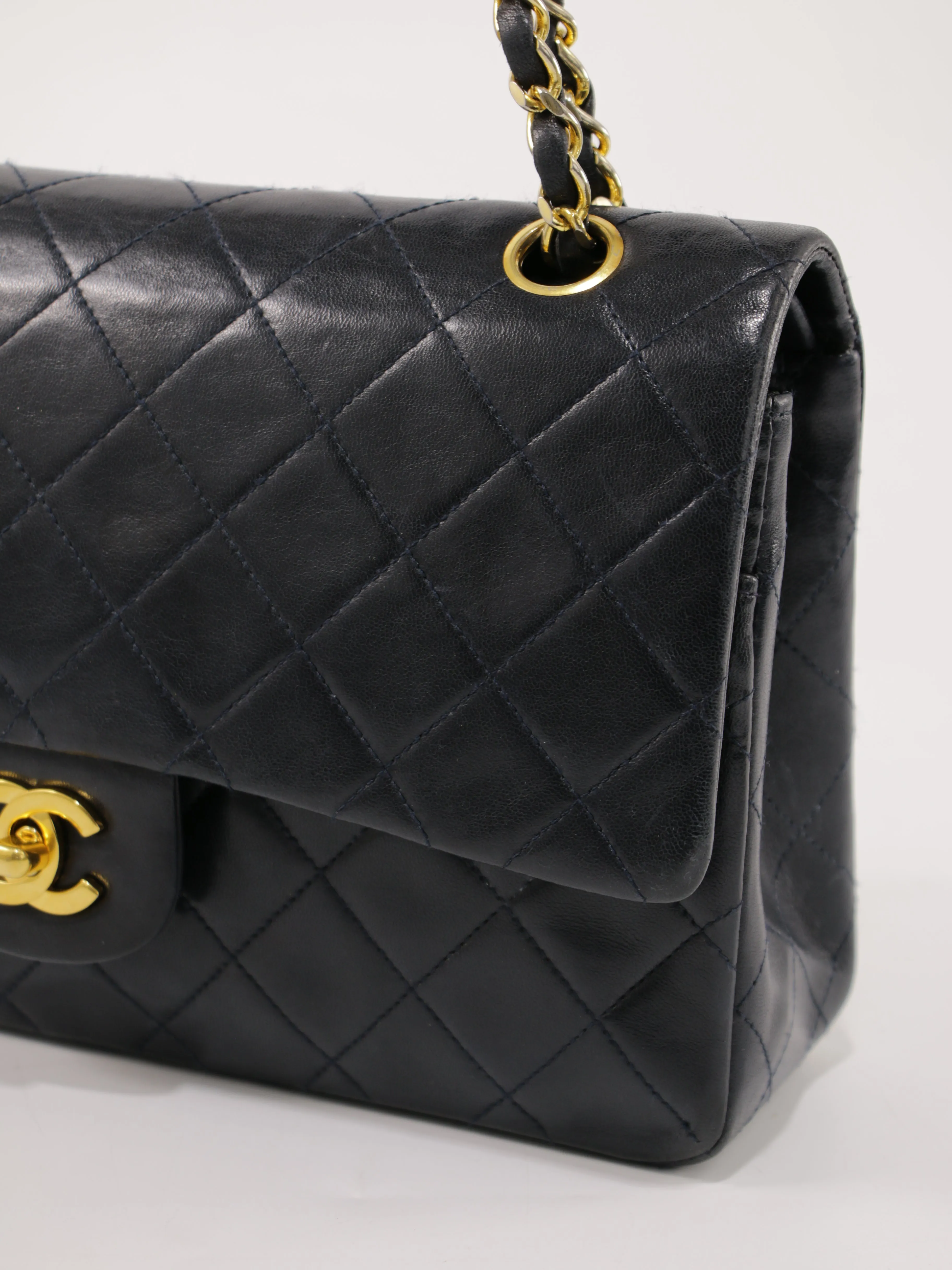 Medium Classic Flap