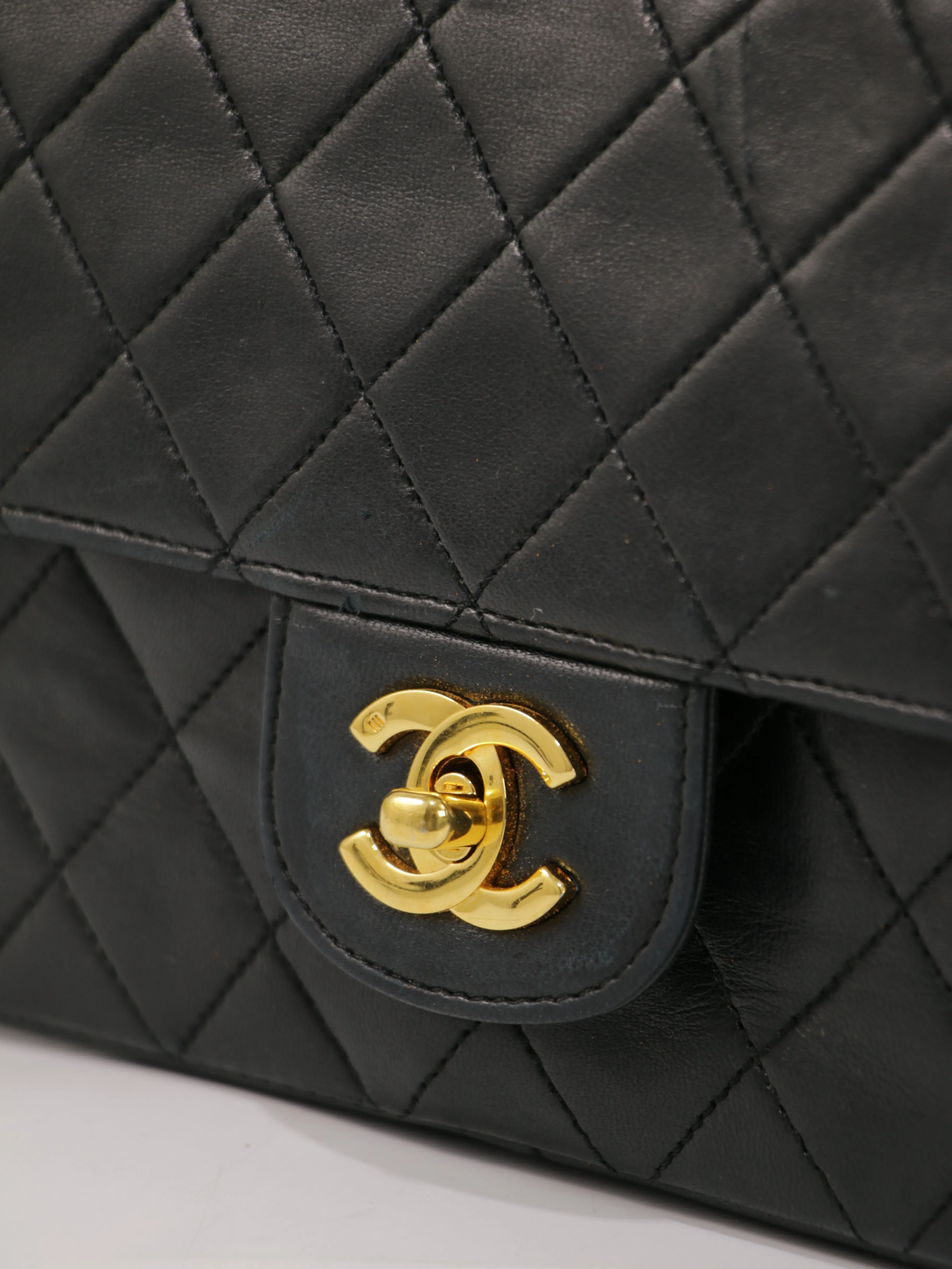 Medium Classic Flap