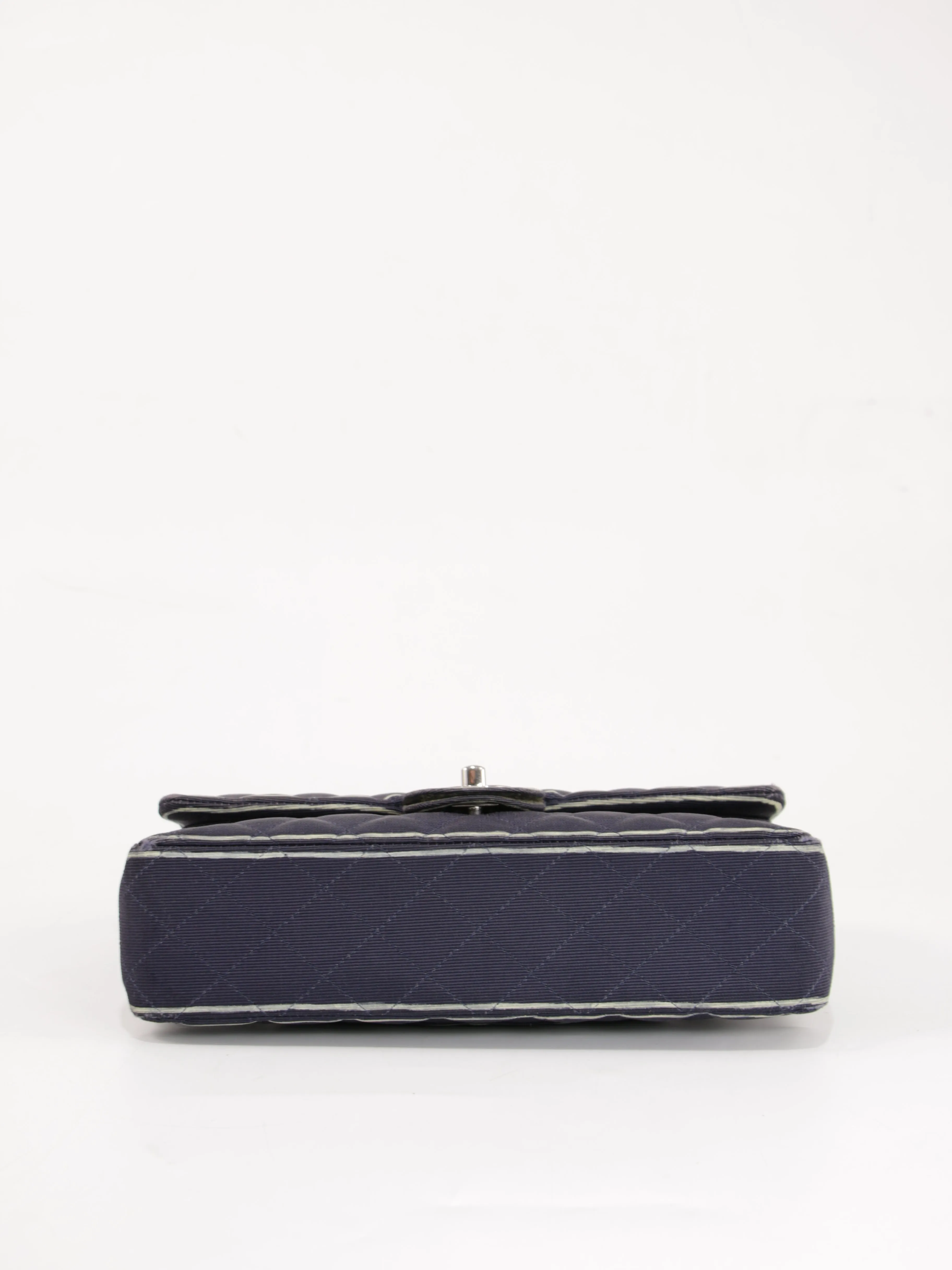Medium Classic Flap
