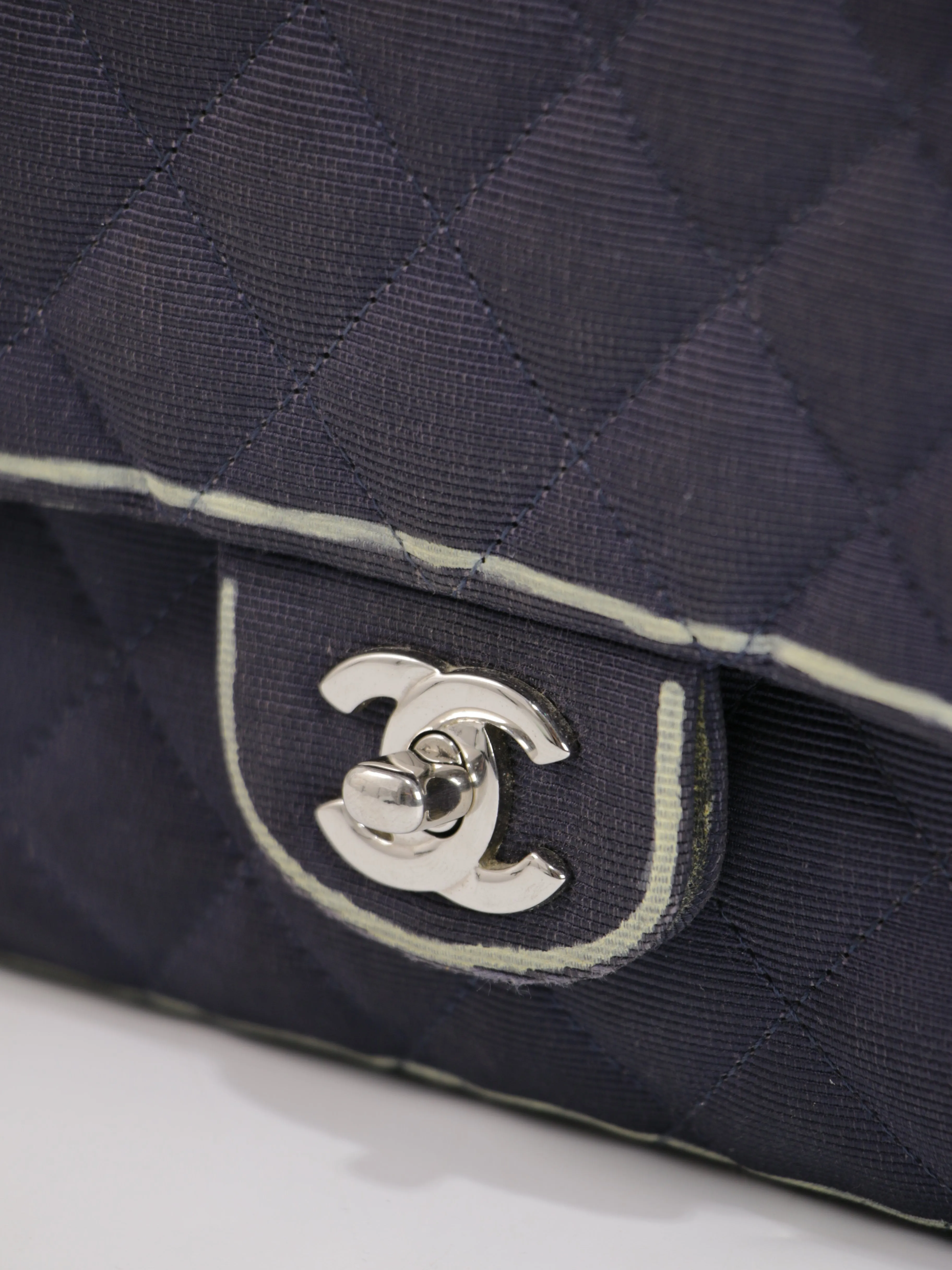 Medium Classic Flap