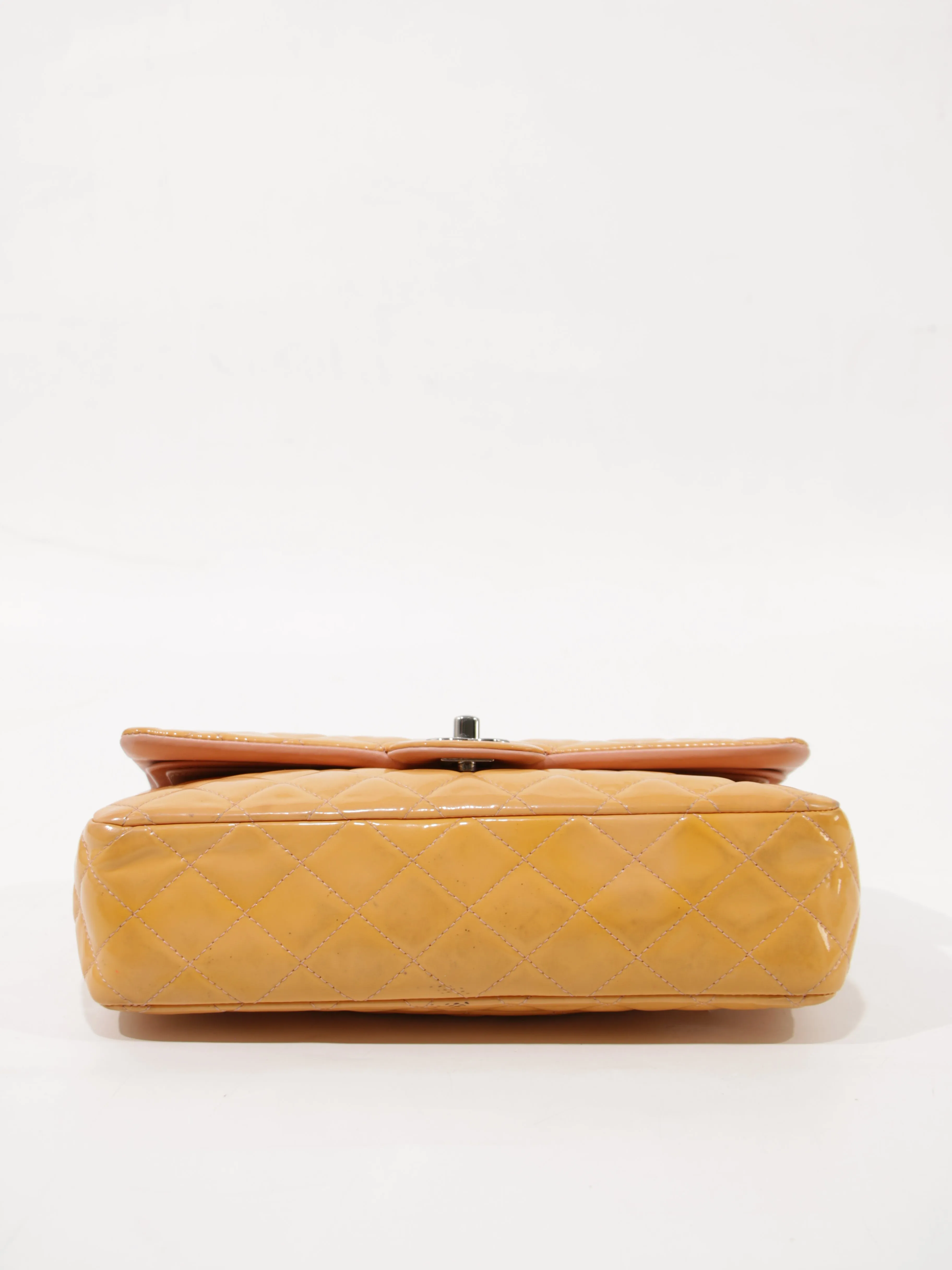 Medium Classic Flap