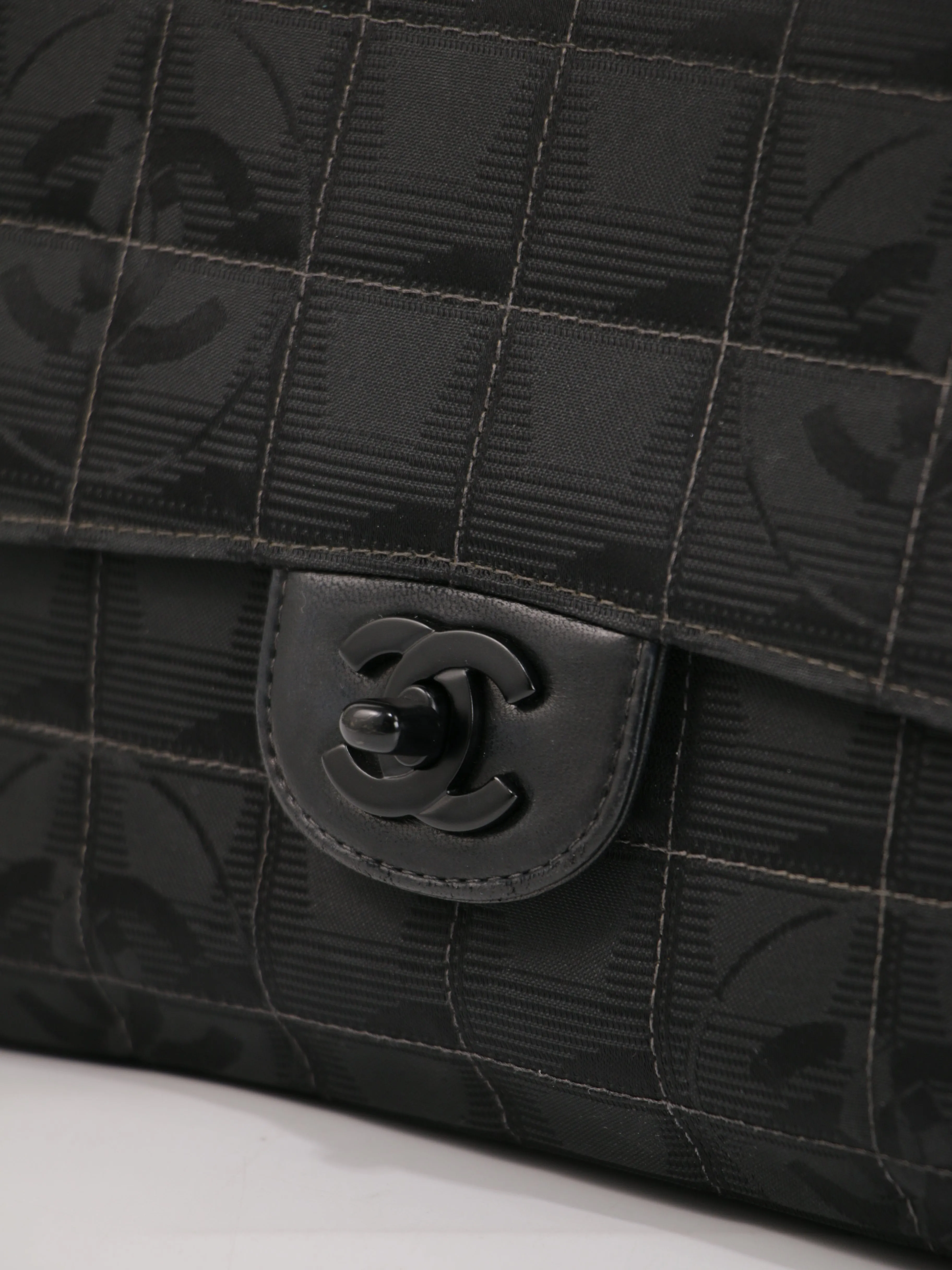 Medium Classic Flap