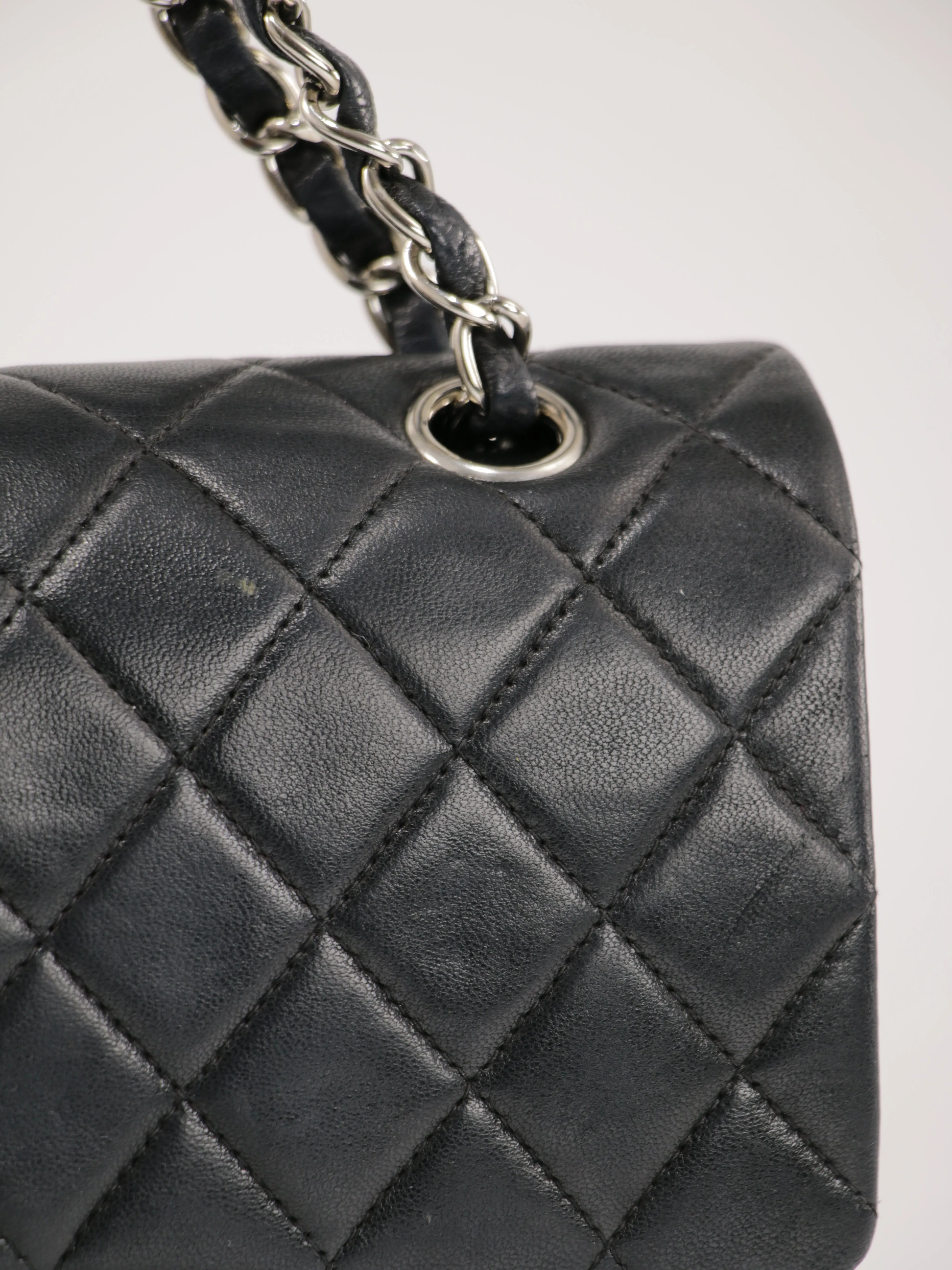 Medium Classic Flap