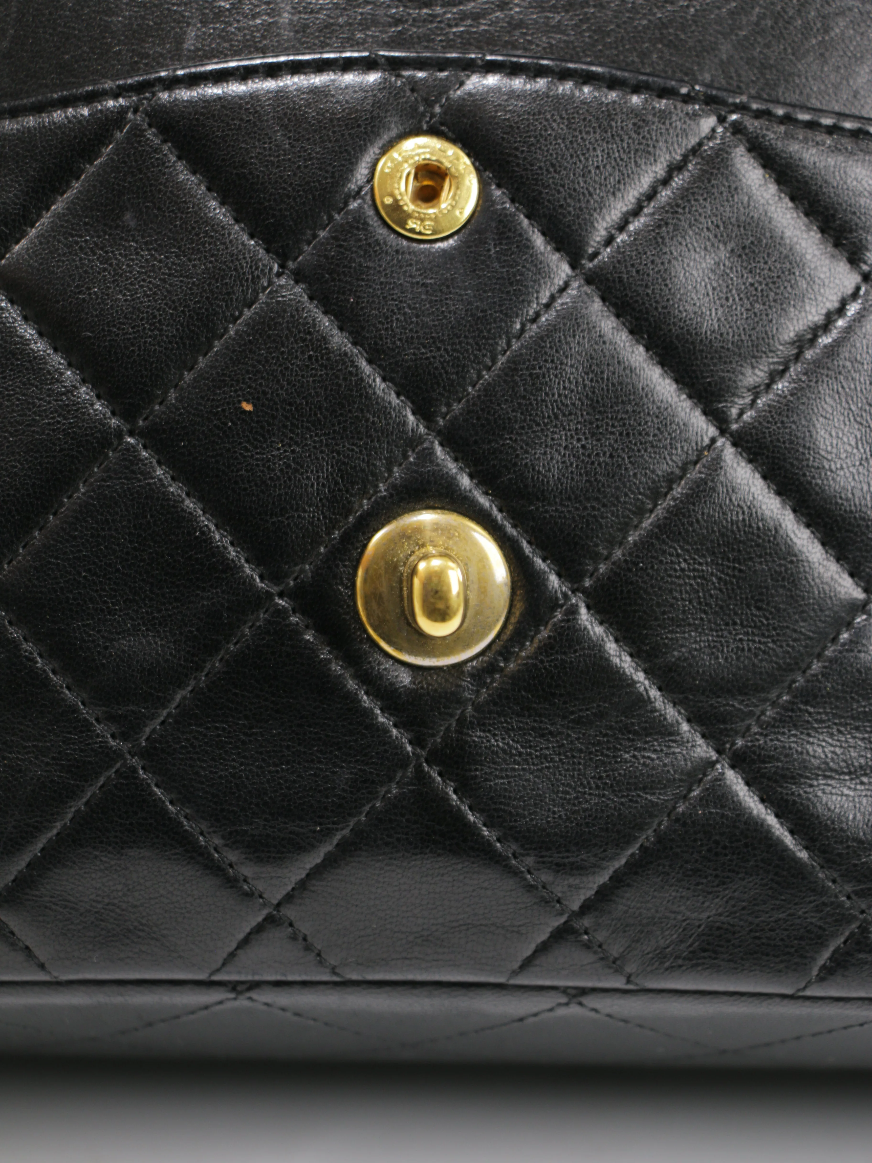 Medium Classic Flap