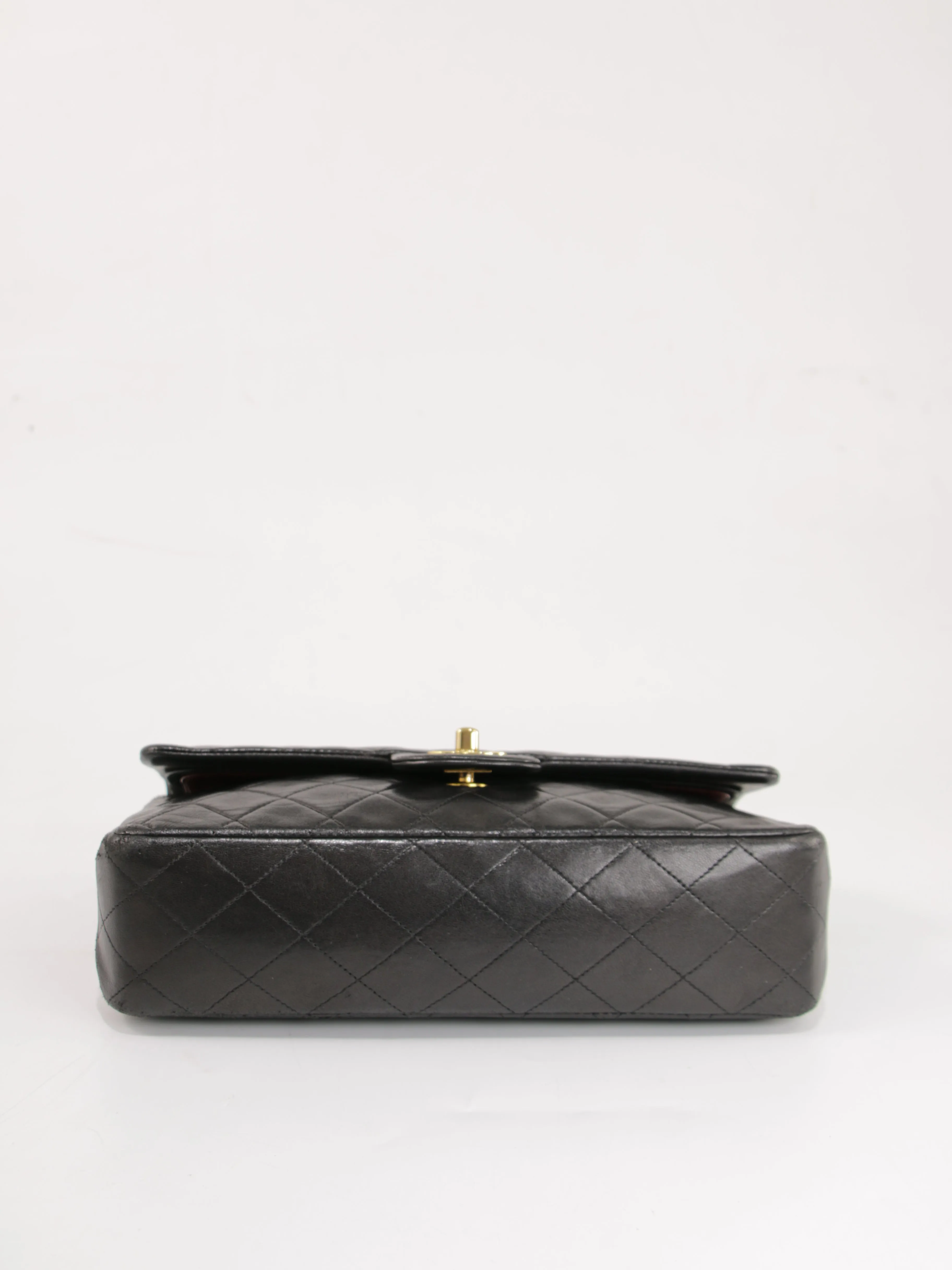 Medium Classic Flap