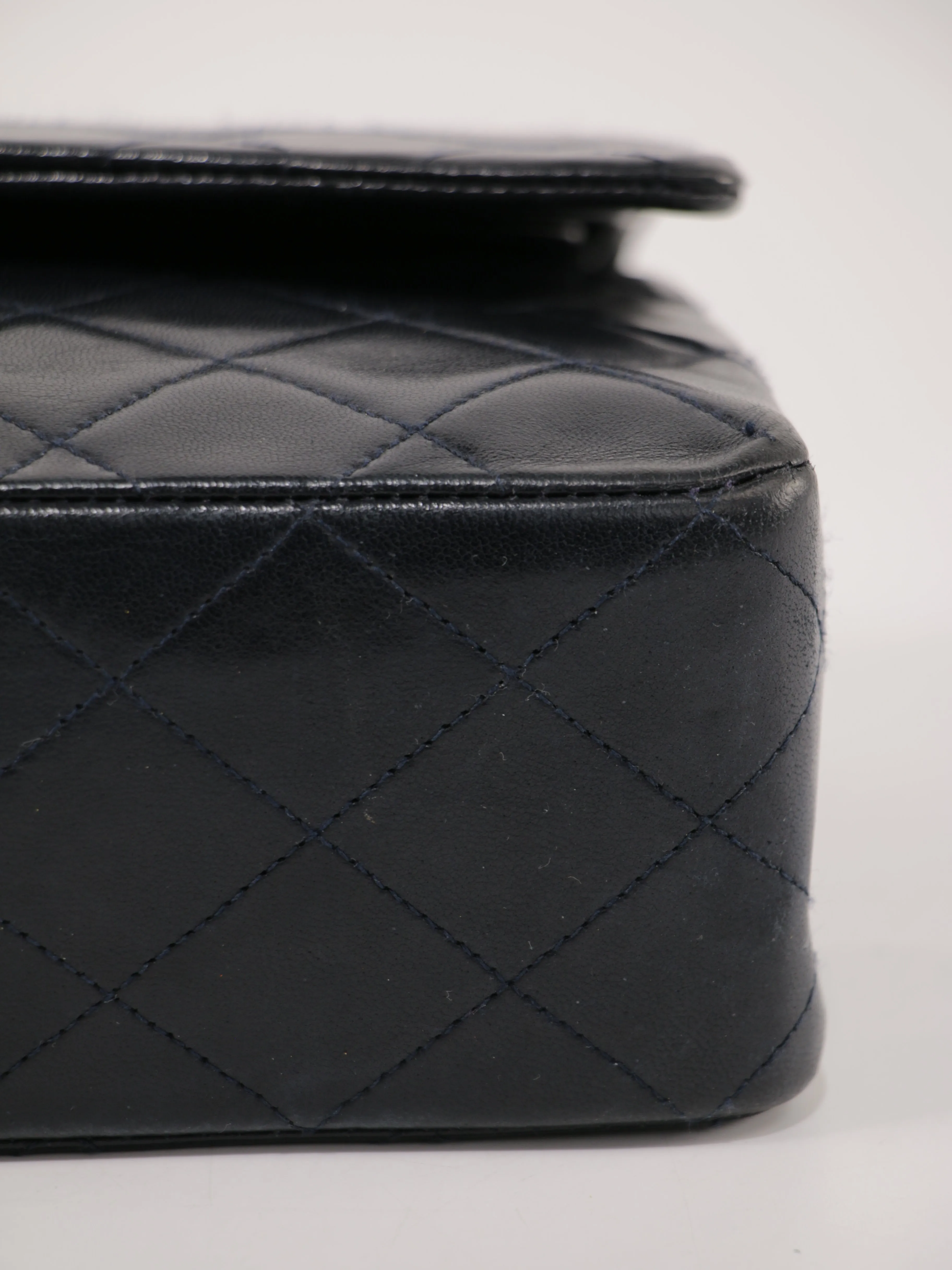 Medium Classic Flap
