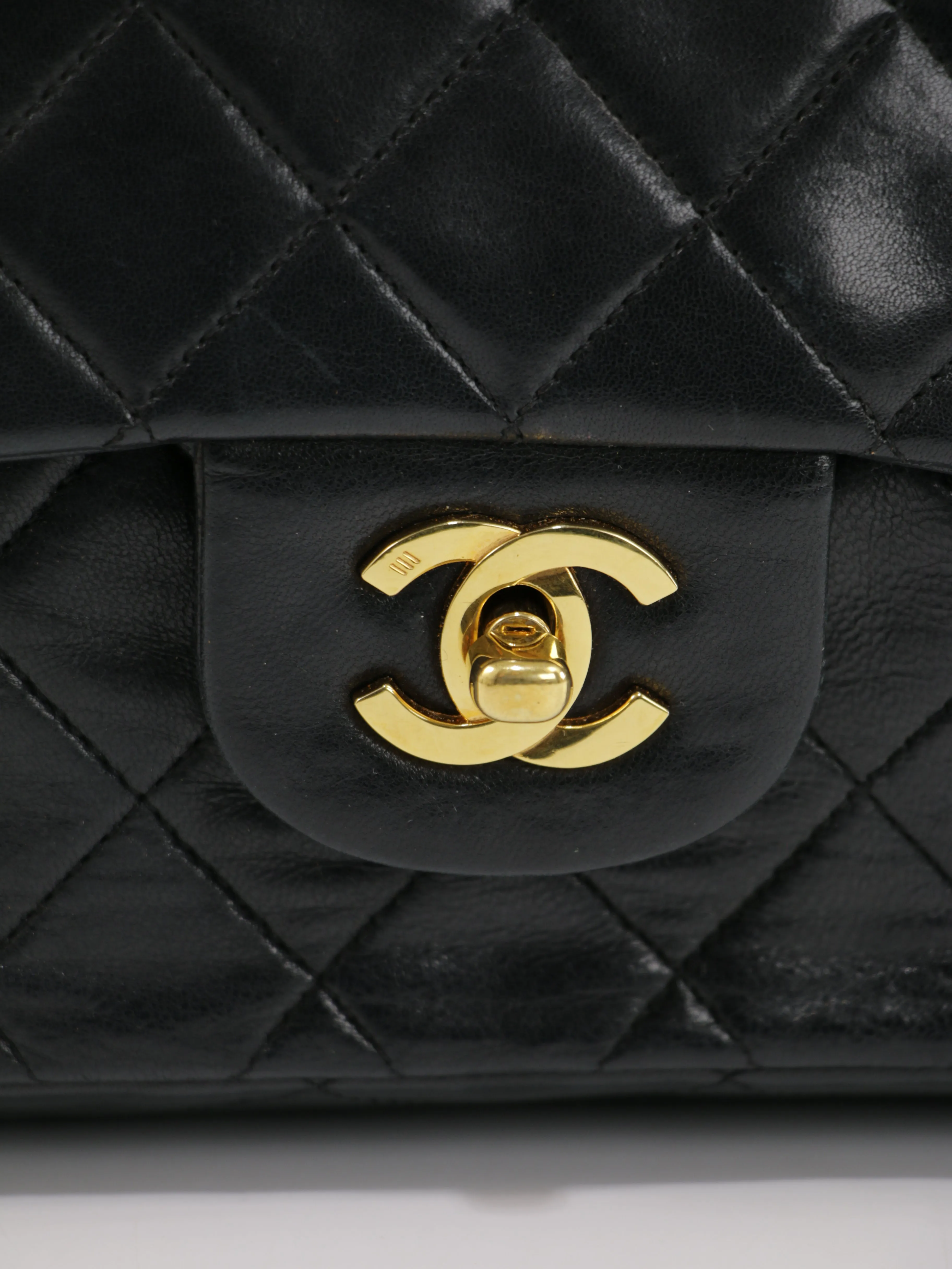 Medium Classic Flap