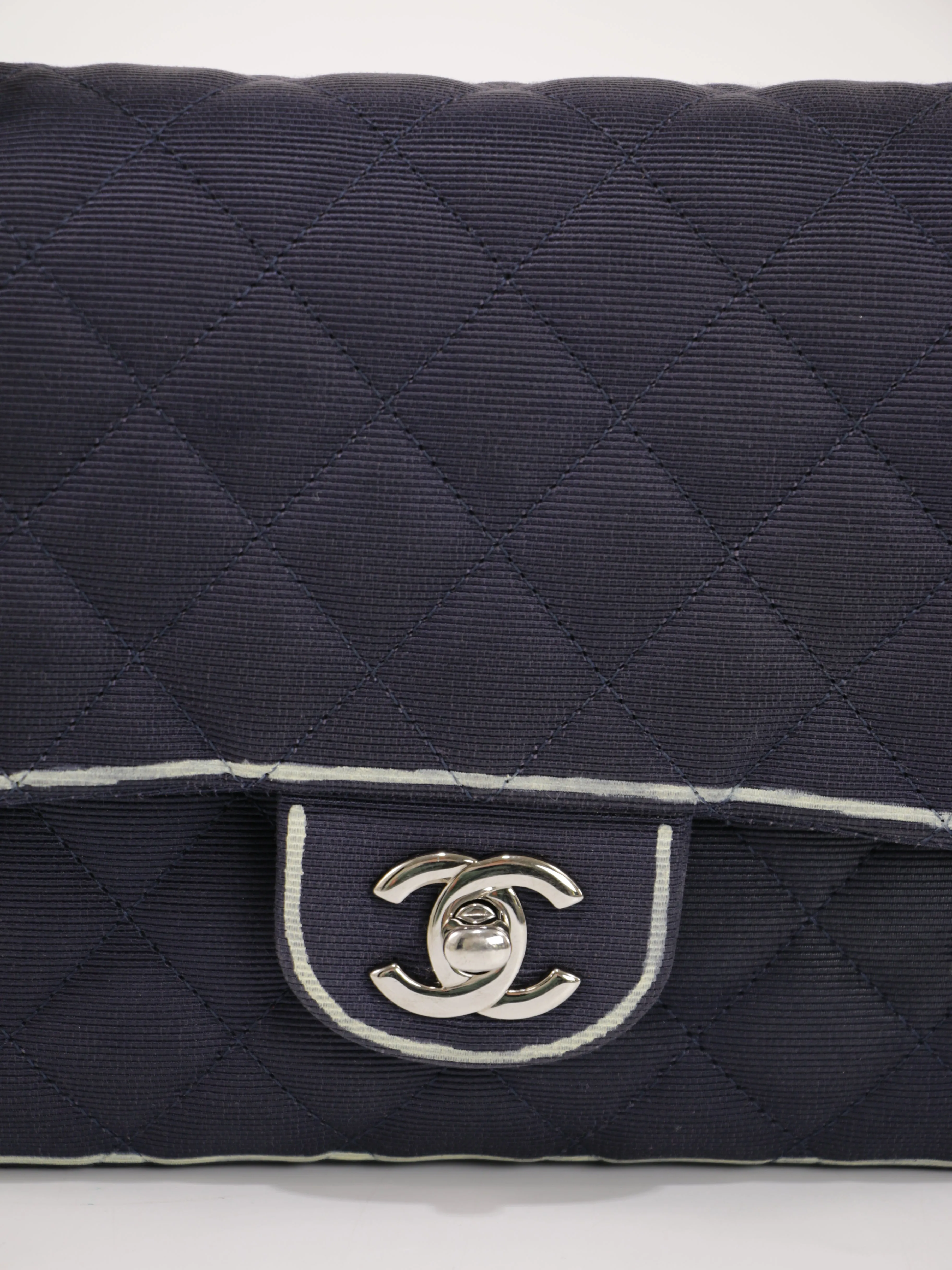 Medium Classic Flap