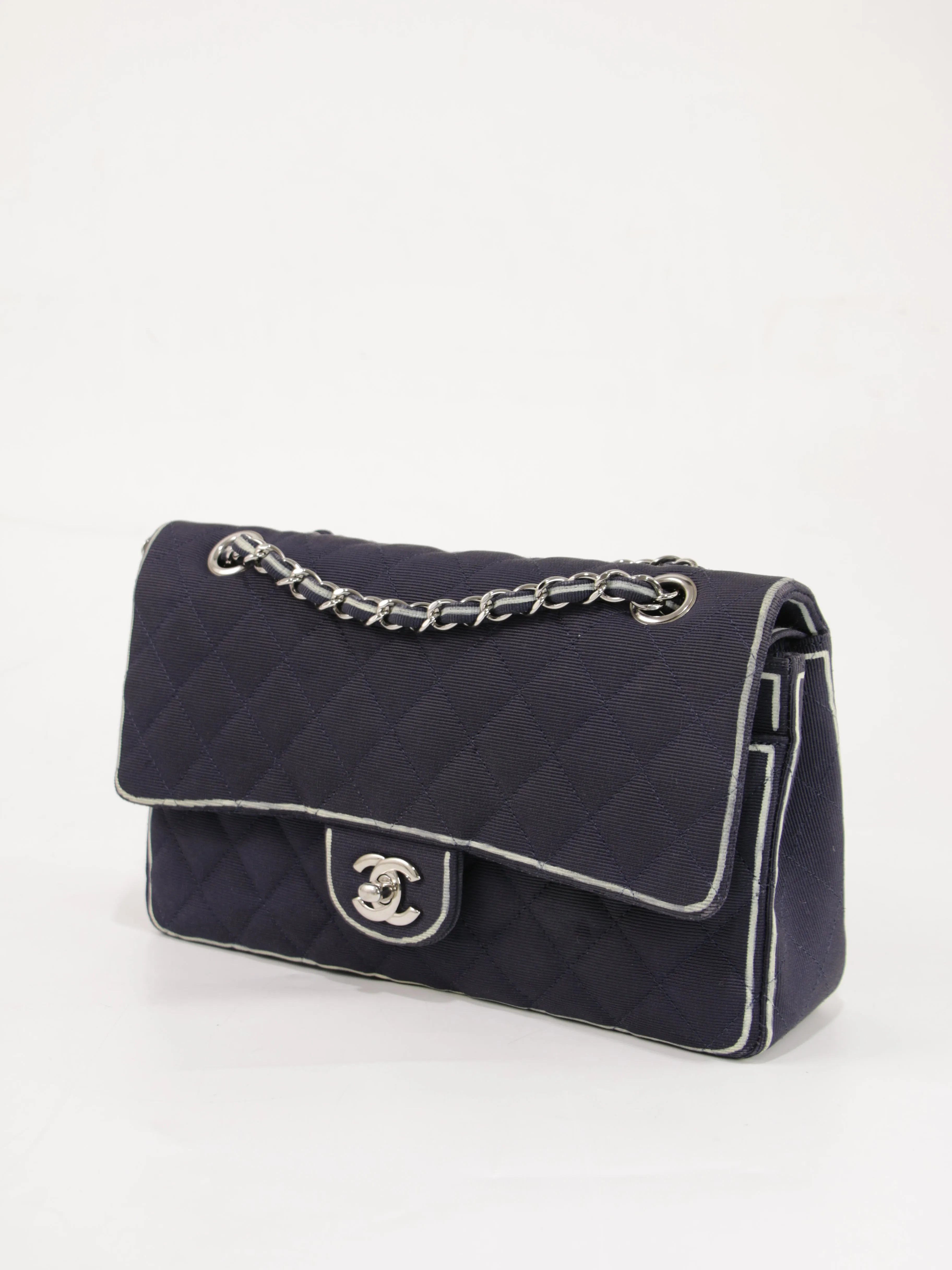 Medium Classic Flap