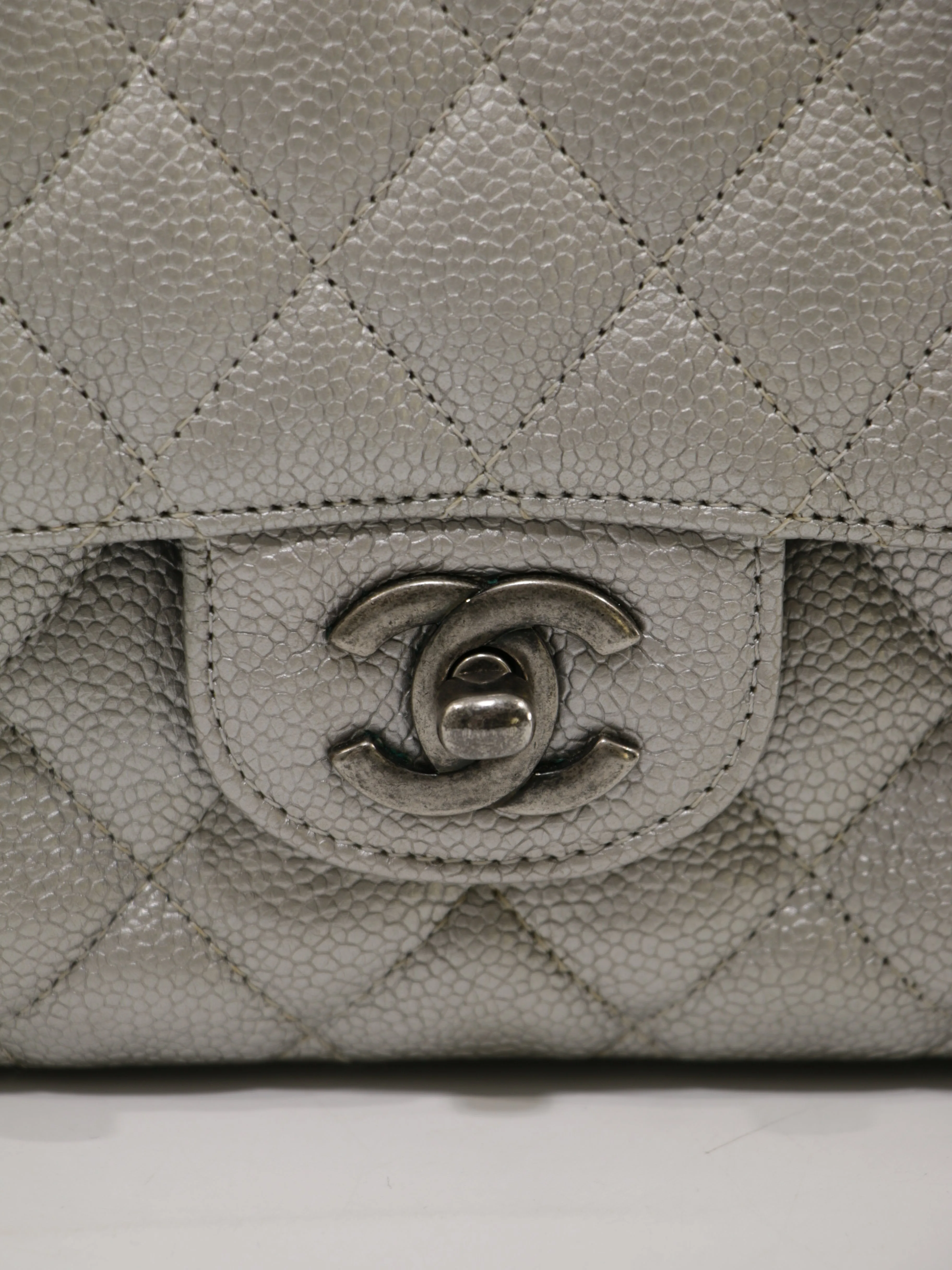 Medium Classic Flap