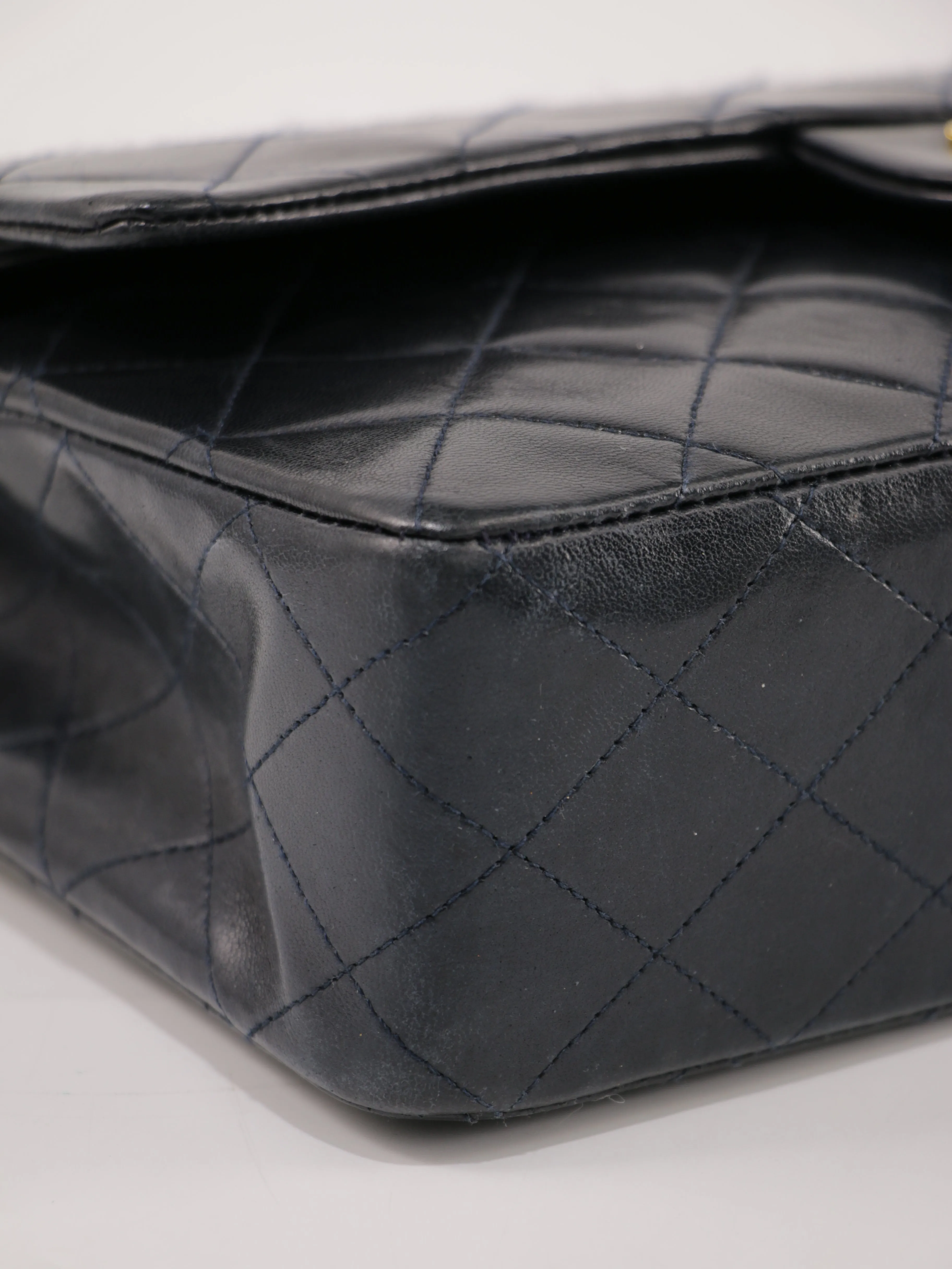Medium Classic Flap