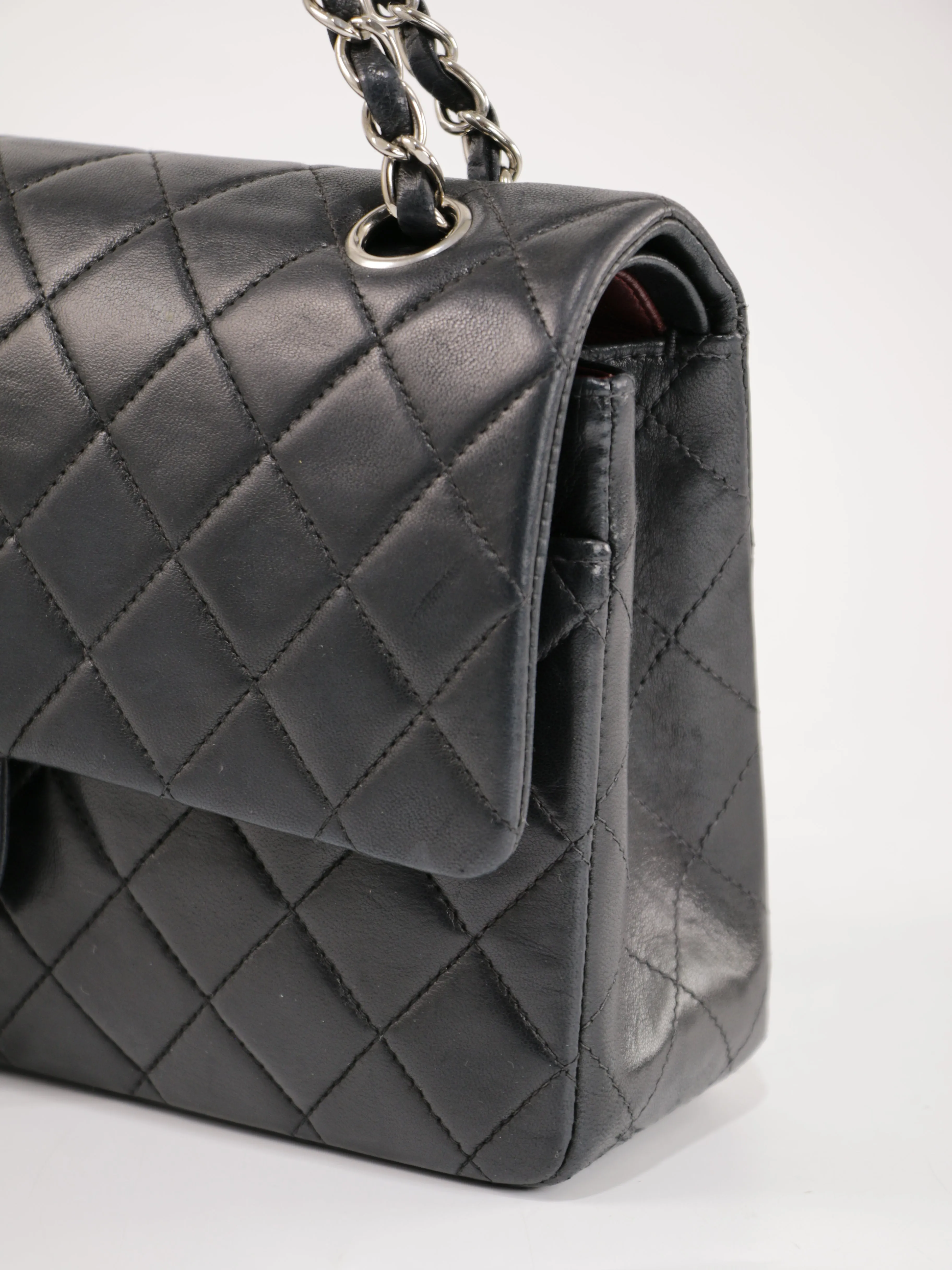 Medium Classic Flap