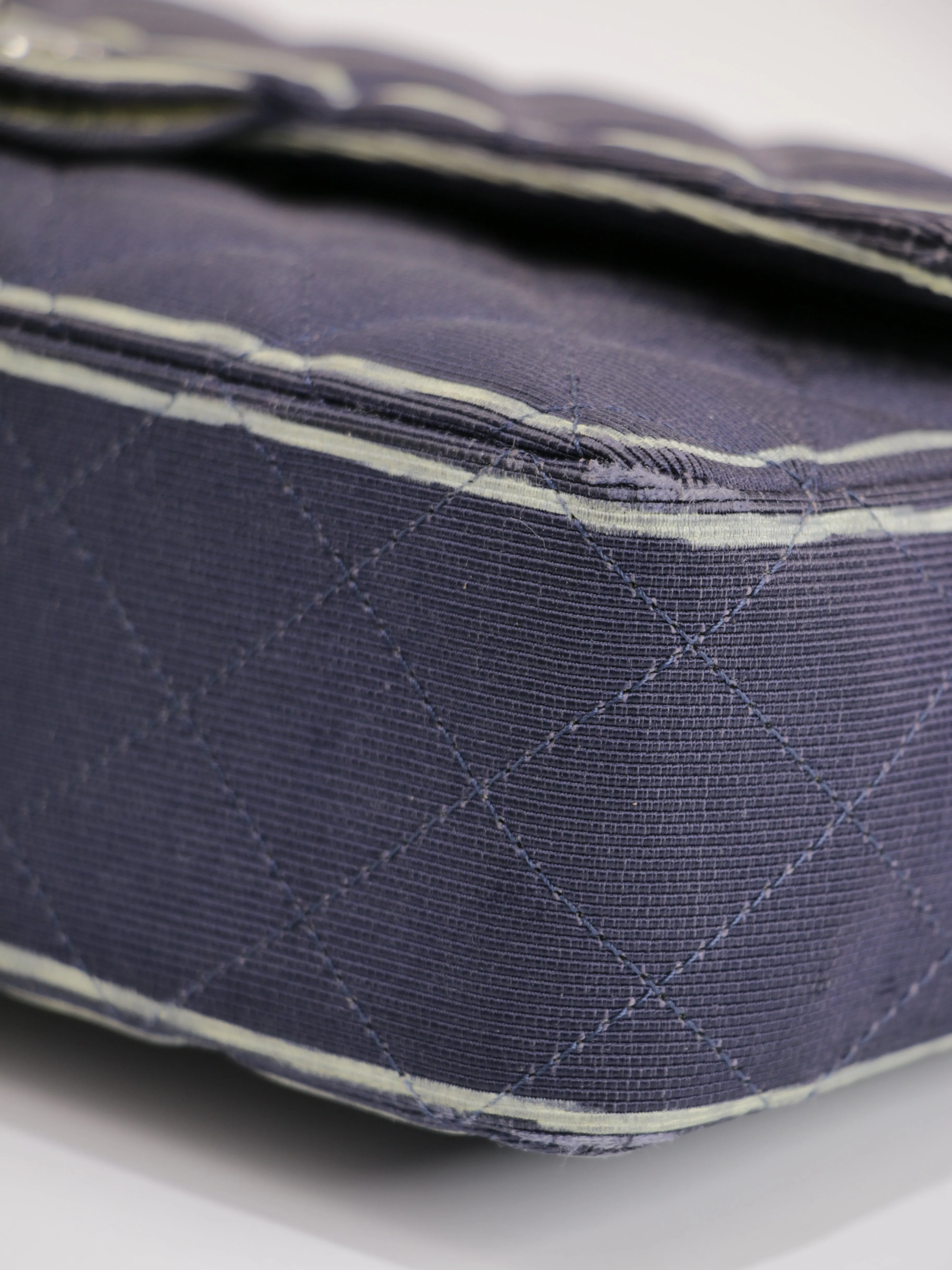 Medium Classic Flap