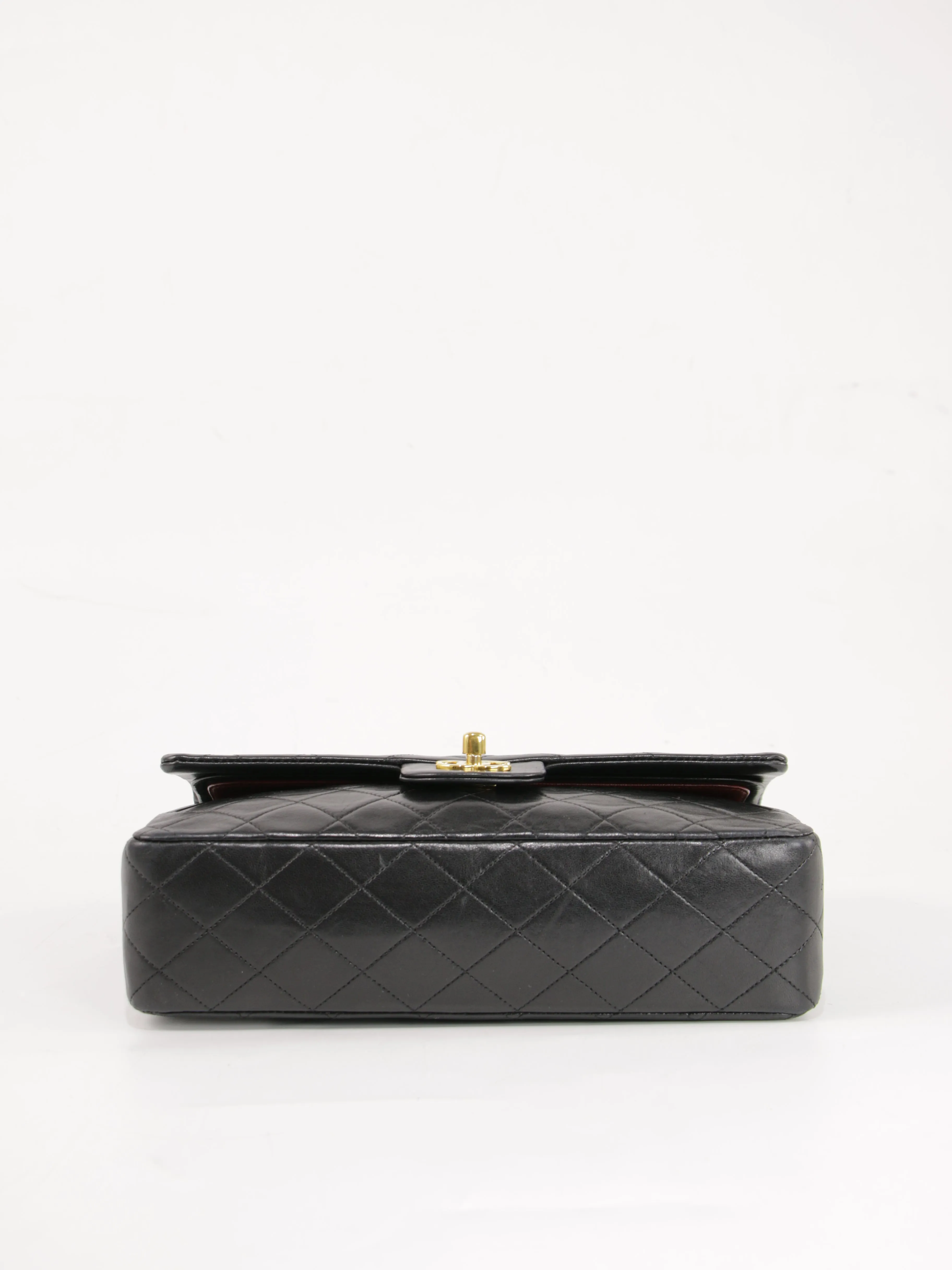 Medium Classic Flap