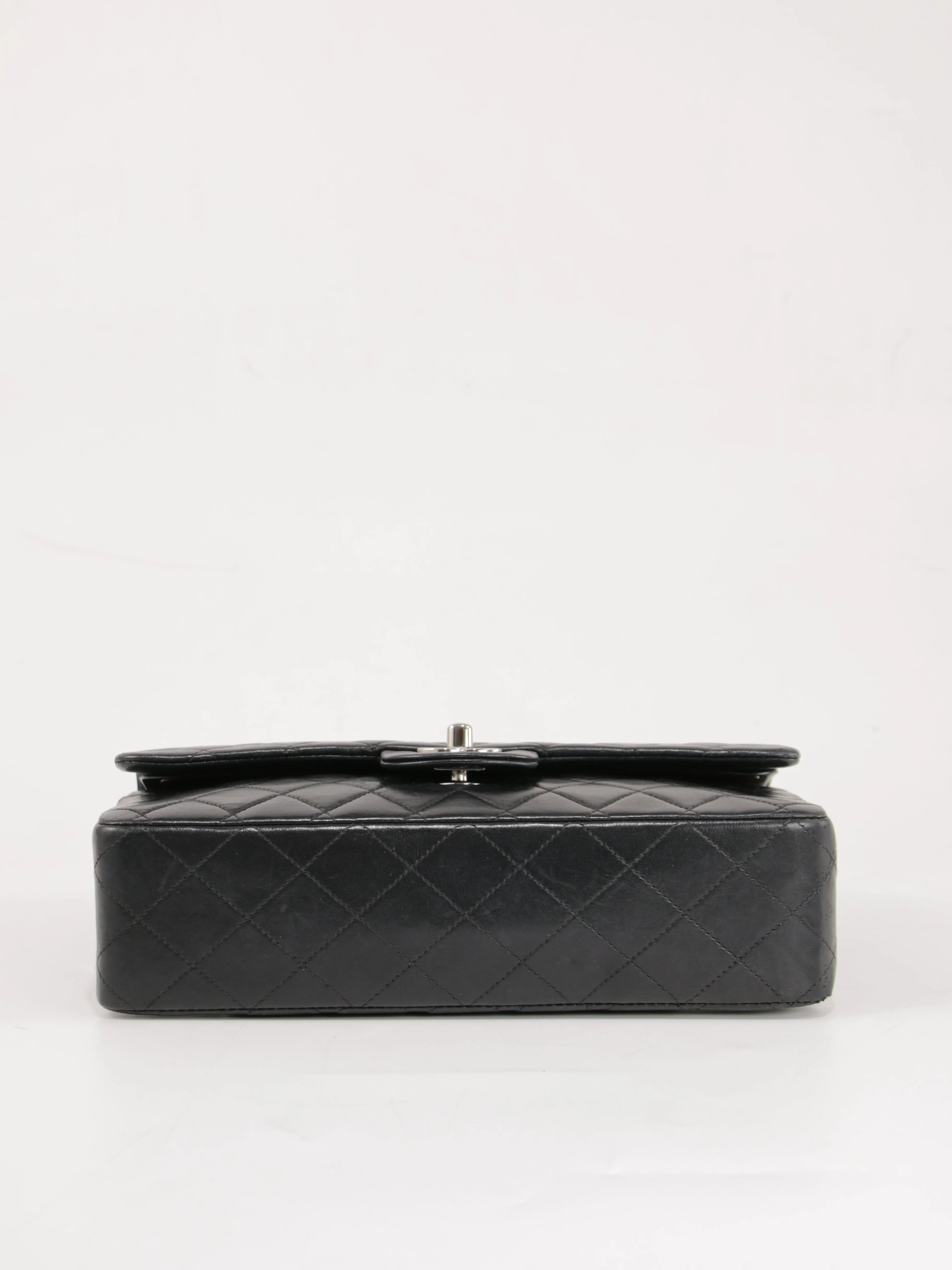 Medium Classic Flap