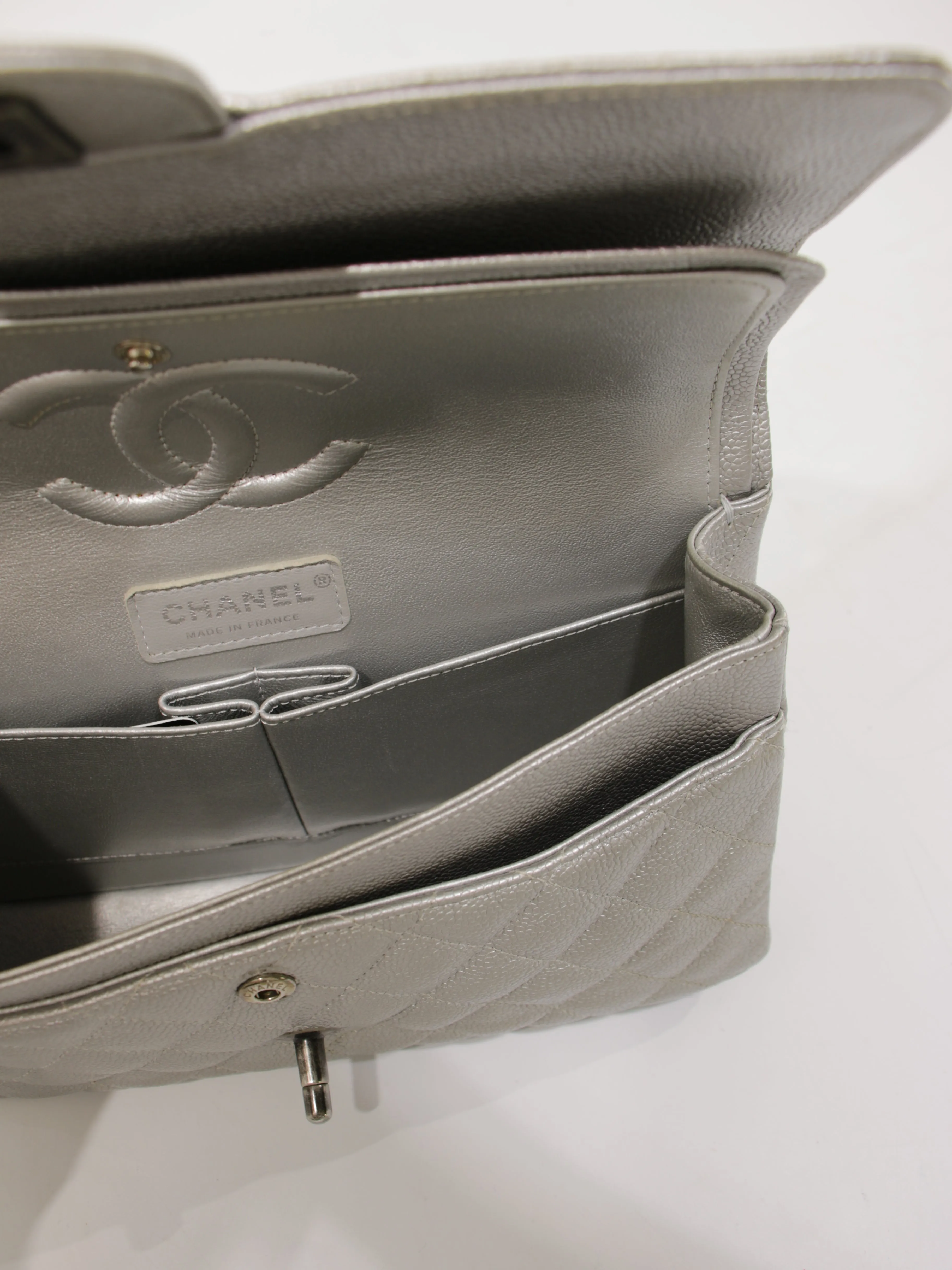 Medium Classic Flap