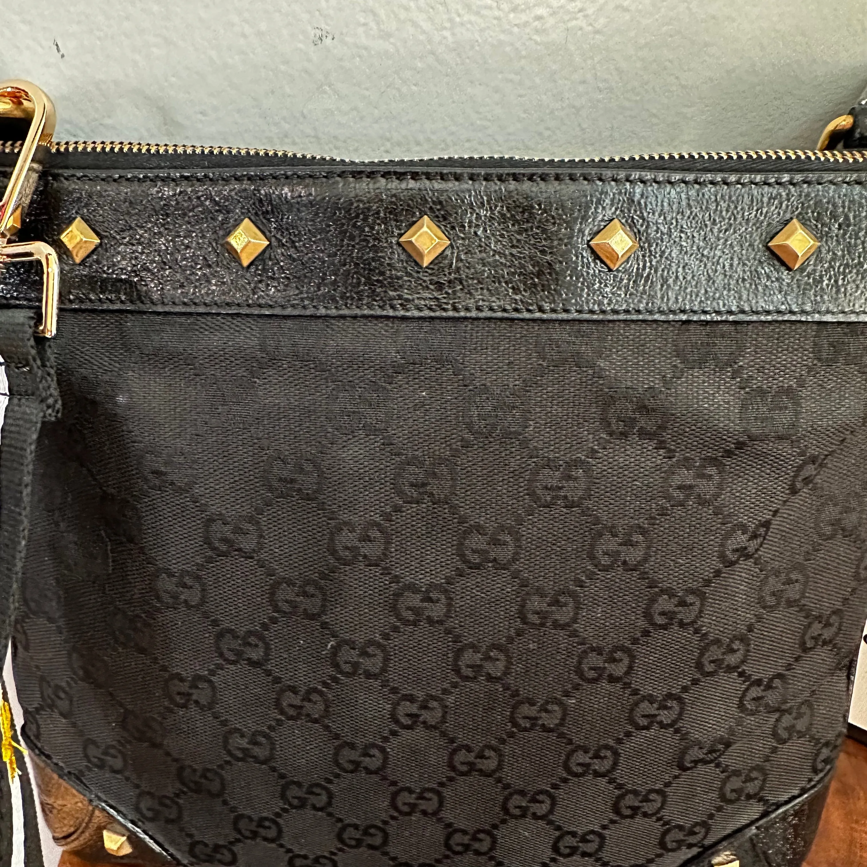 The Peacock Messenger - Vintage GG in Black